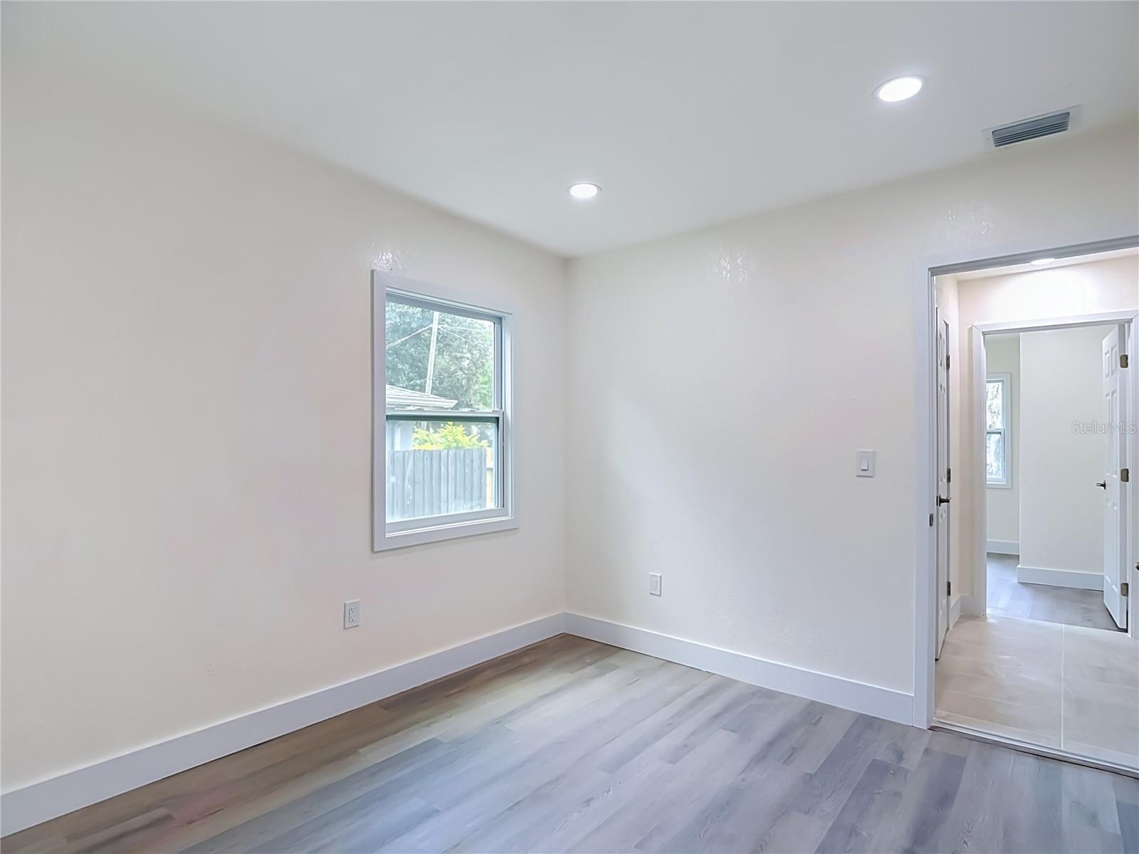 8010 N 13TH ST — photo 29