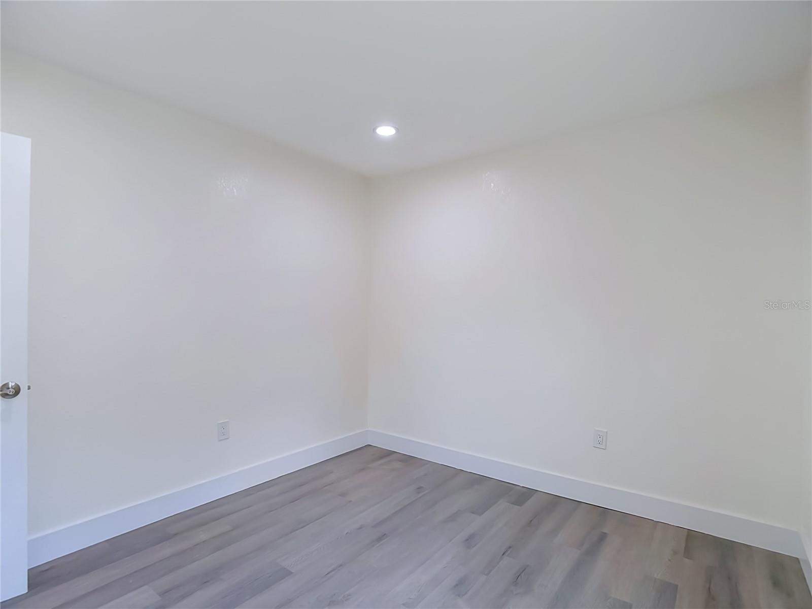 8010 N 13TH ST — photo 24