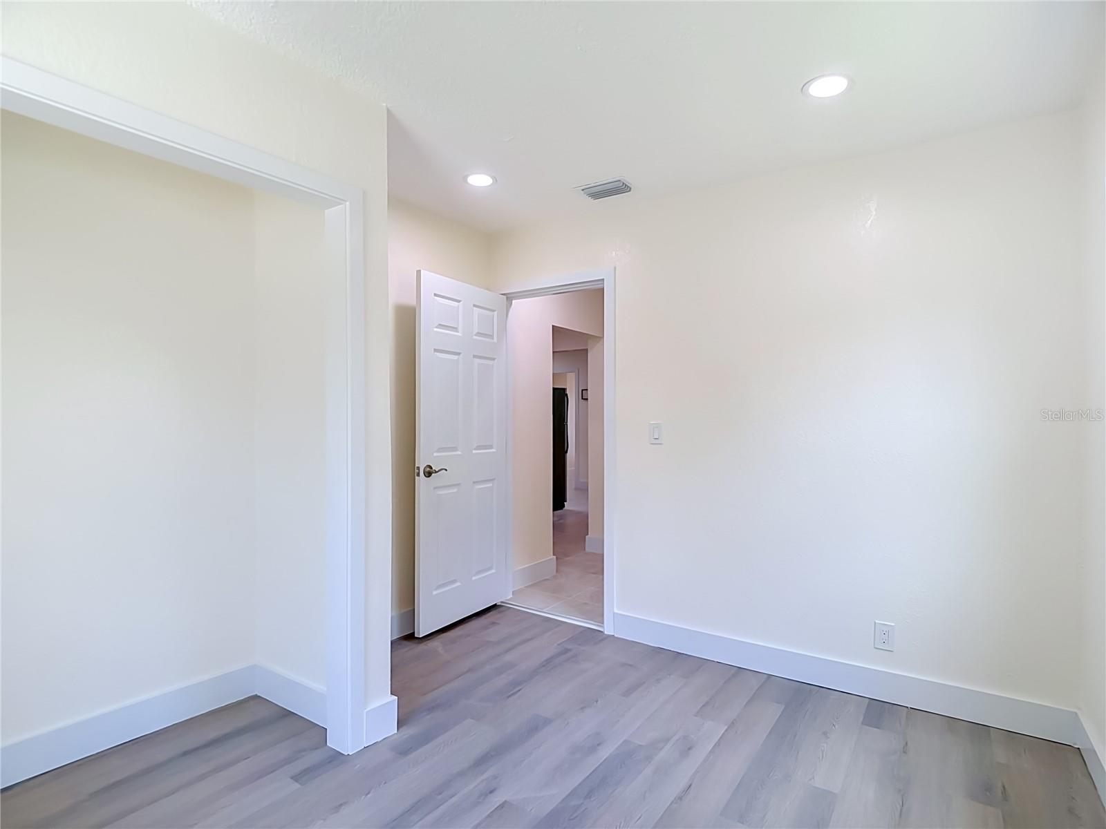 8010 N 13TH ST — photo 25