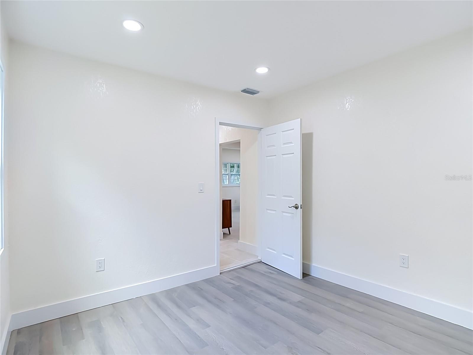 8010 N 13TH ST — photo 30