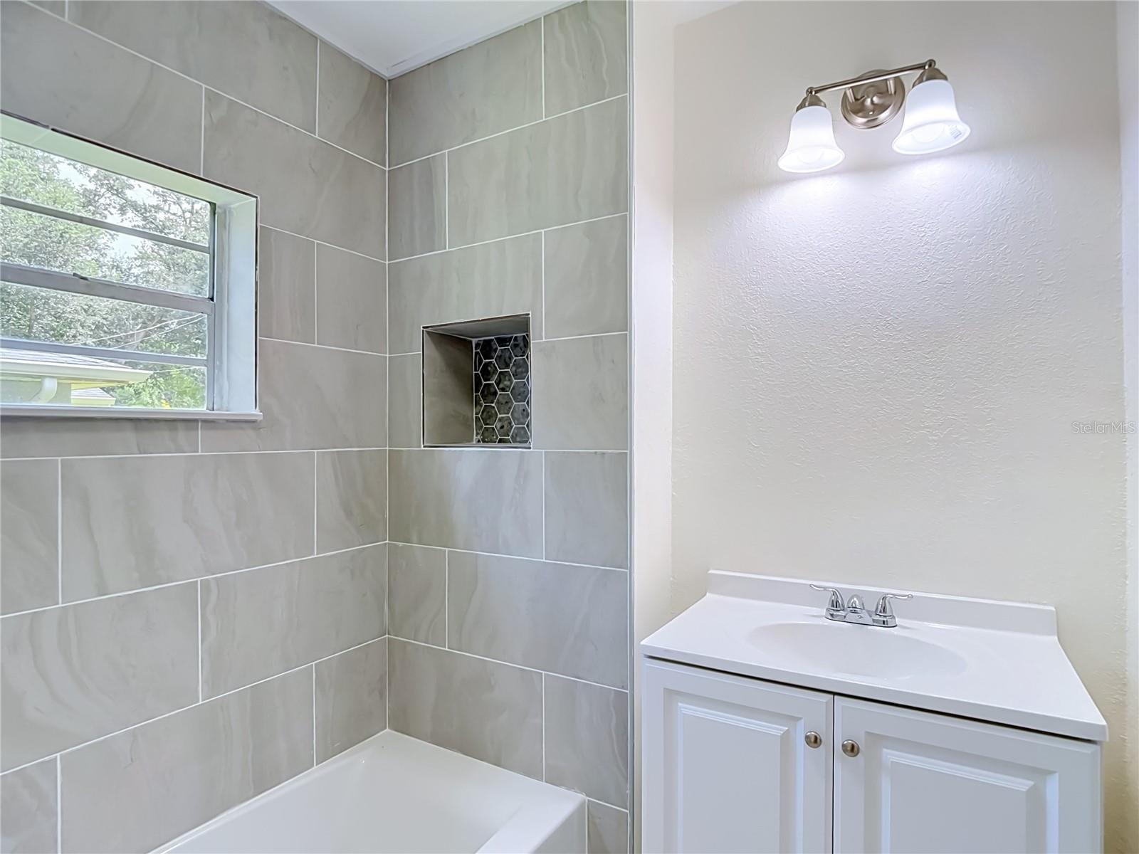 8010 N 13TH ST — photo 26