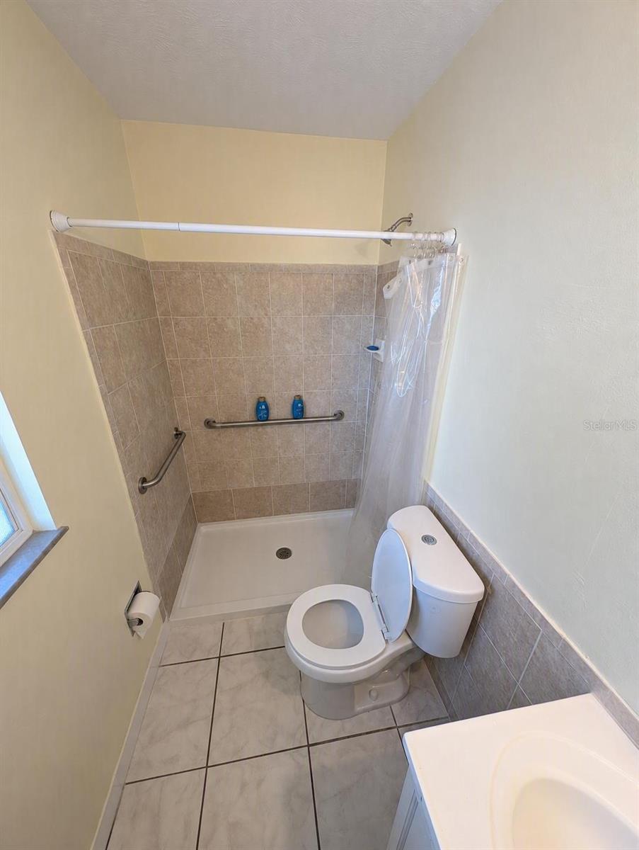 8002 WOODVINE PL — photo 16