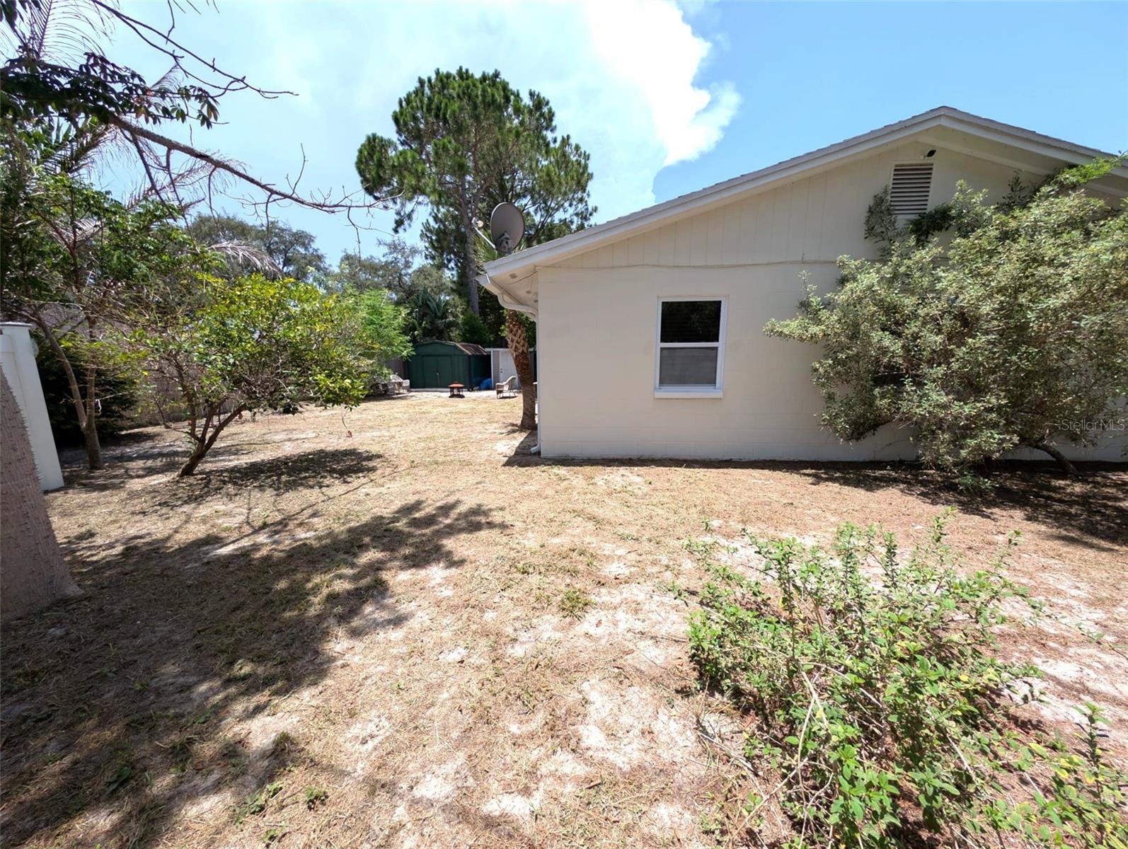 8002 WOODVINE PL — photo 36
