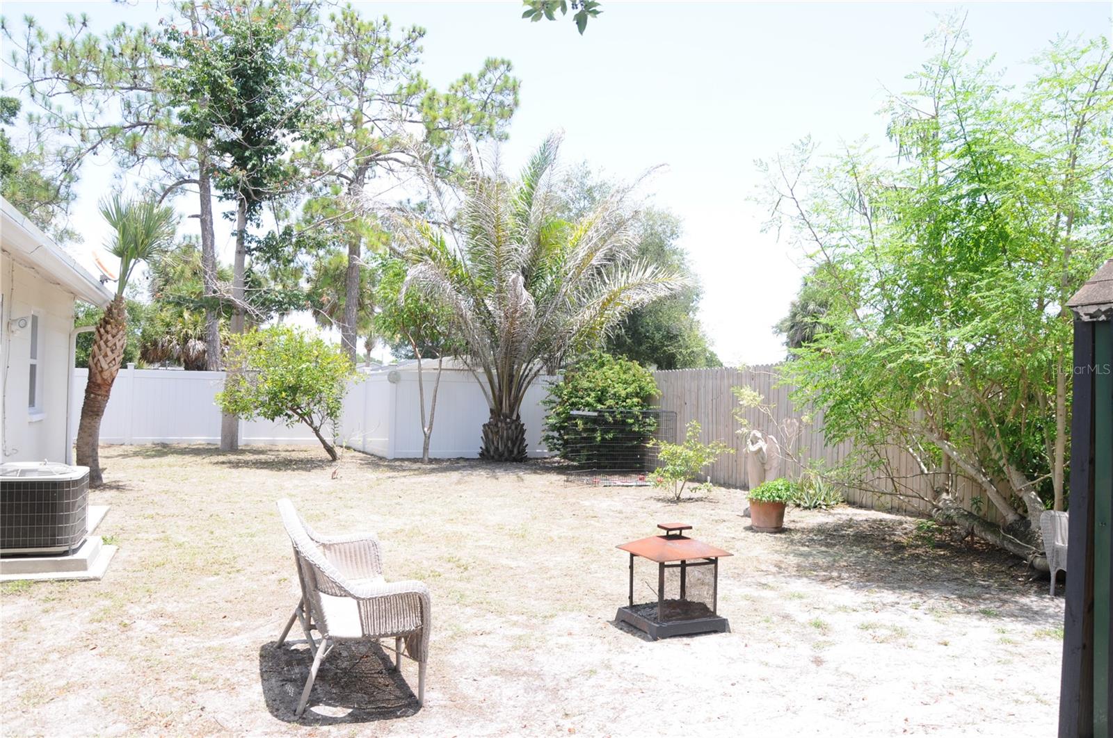 8002 WOODVINE PL — photo 30