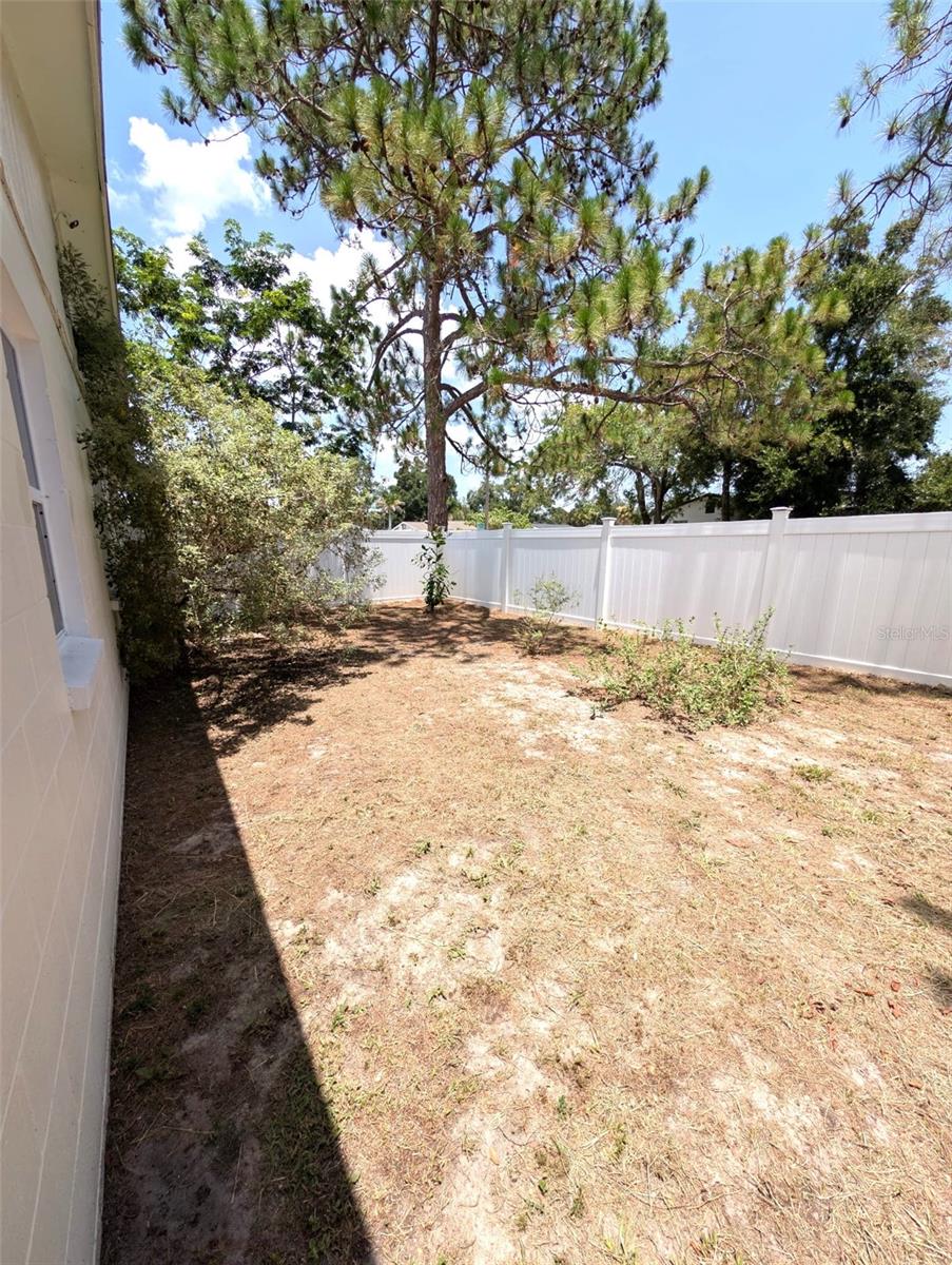 8002 WOODVINE PL — photo 32