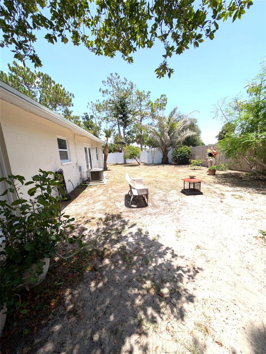 8002 WOODVINE PL — photo 40