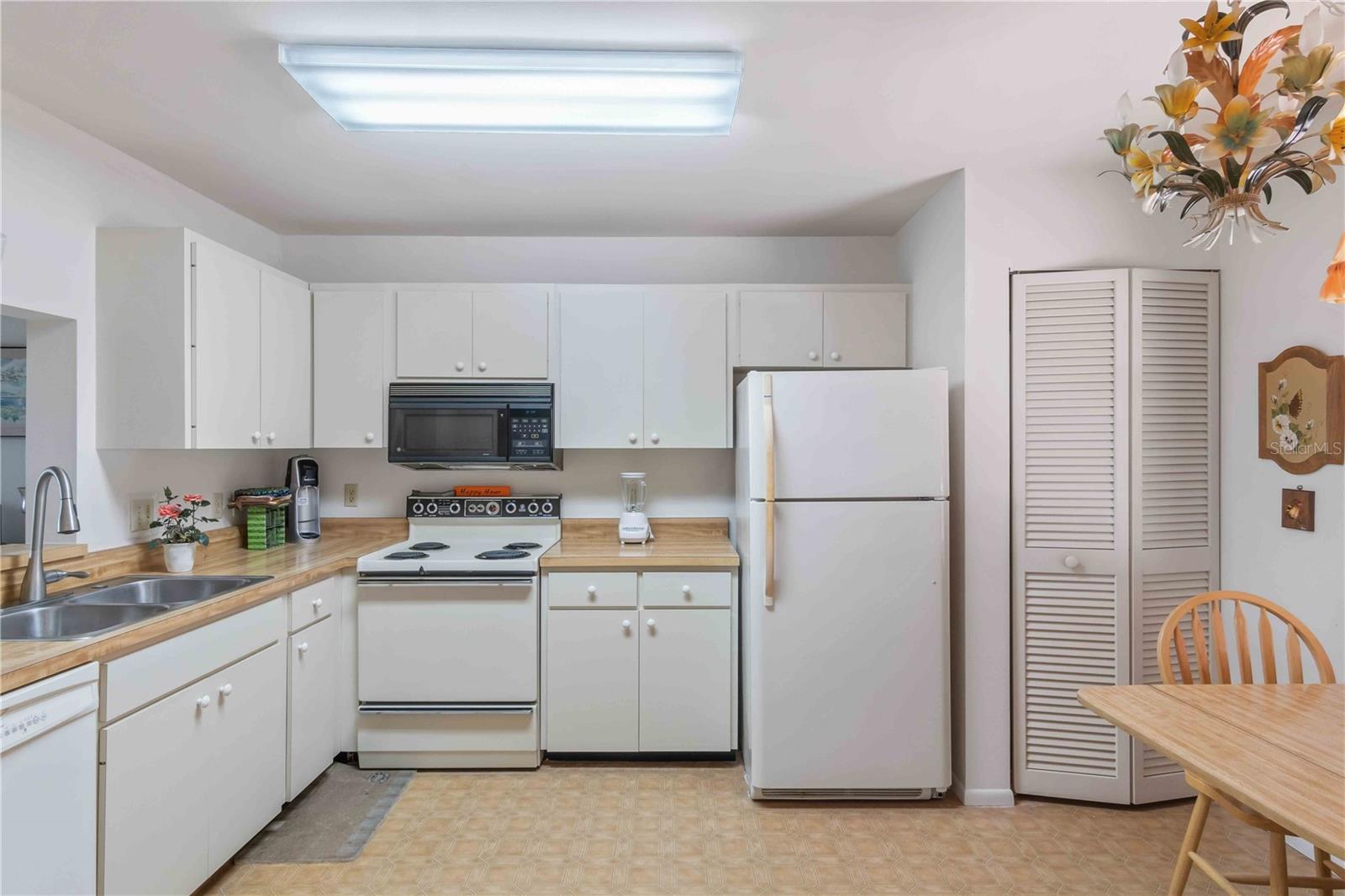 514 SPRING LAKES BLVD — photo 10