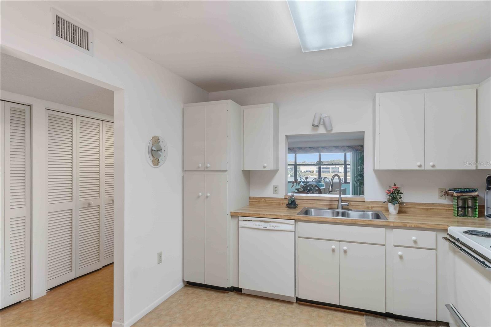514 SPRING LAKES BLVD — photo 13