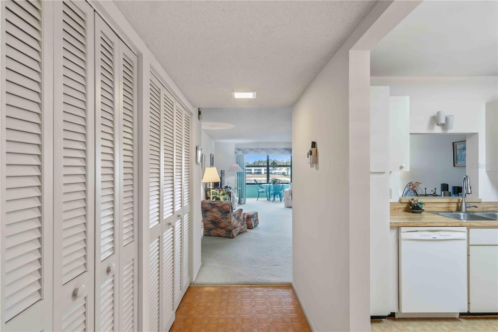 514 SPRING LAKES BLVD — photo 7