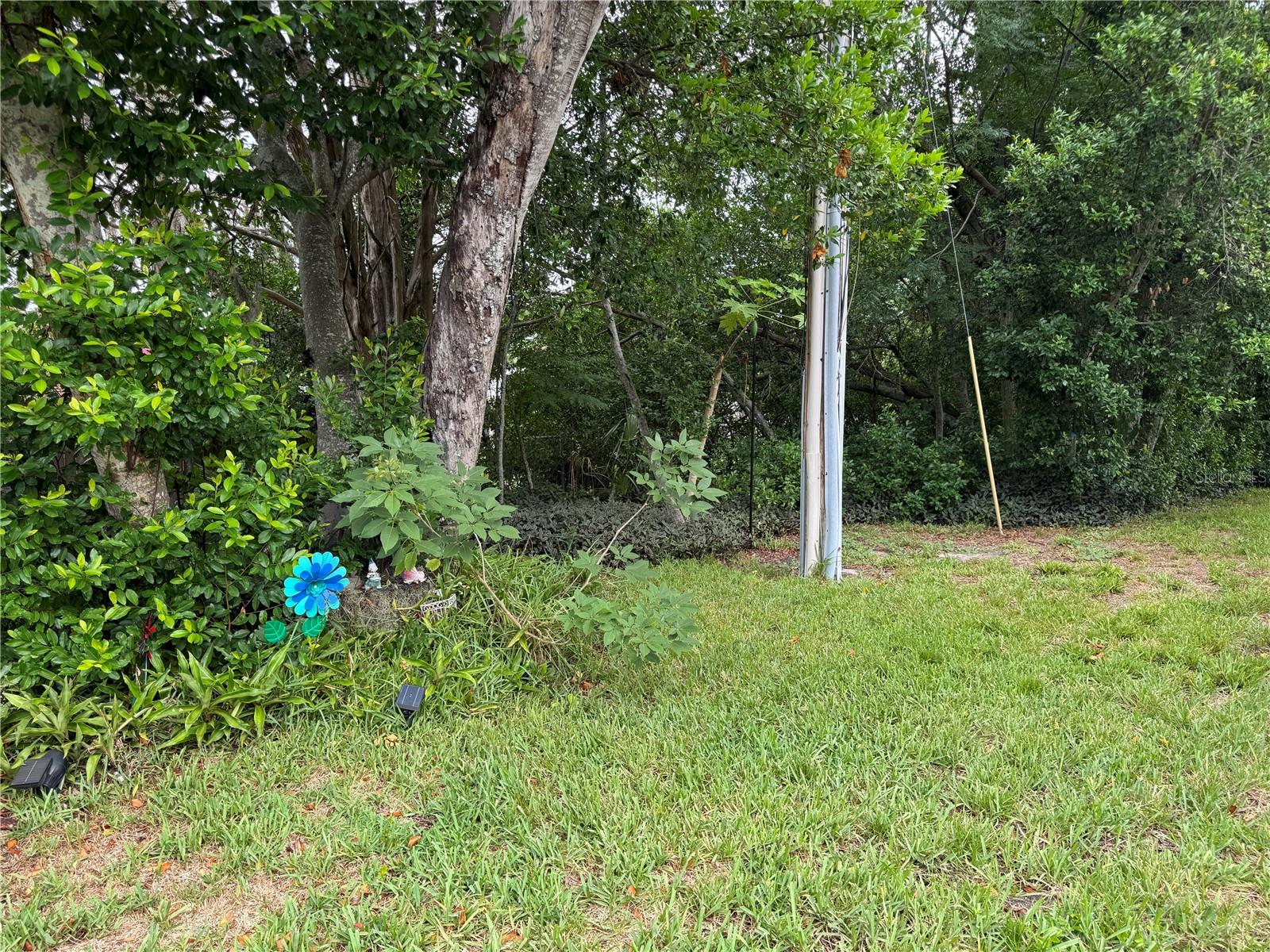 10707 SALAMANCA DR — photo 17