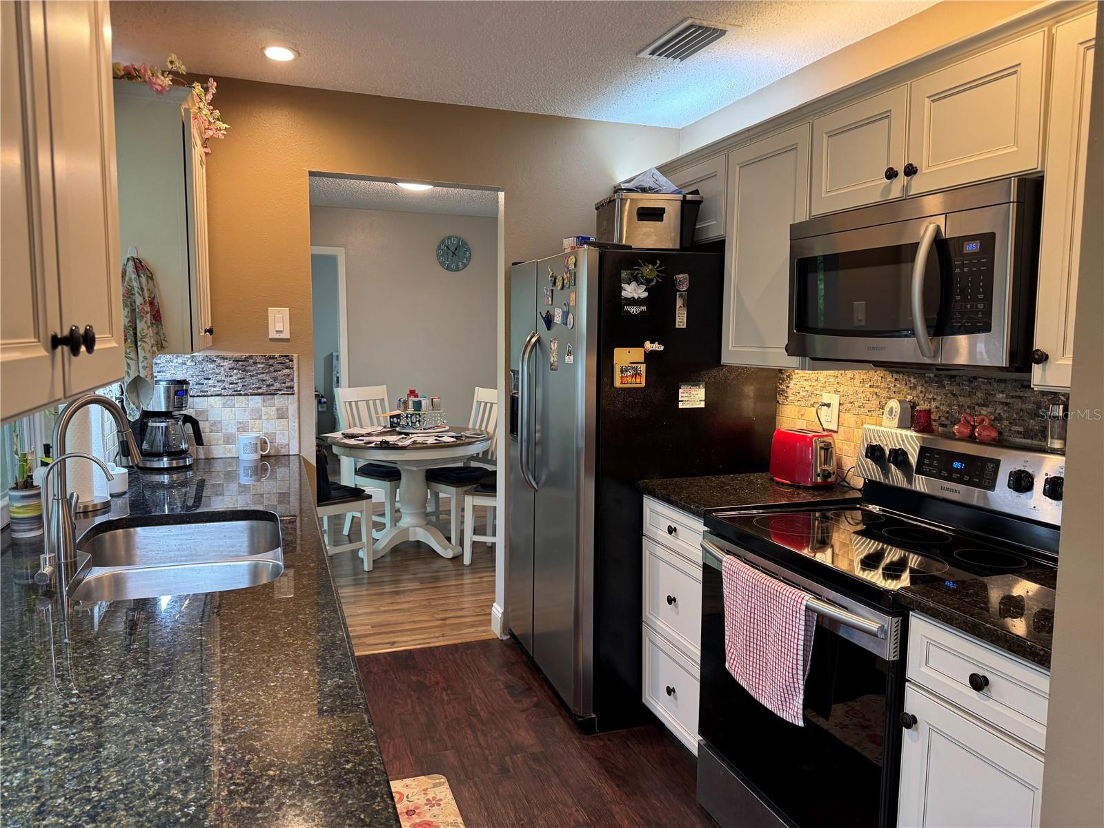 10707 SALAMANCA DR — photo 7