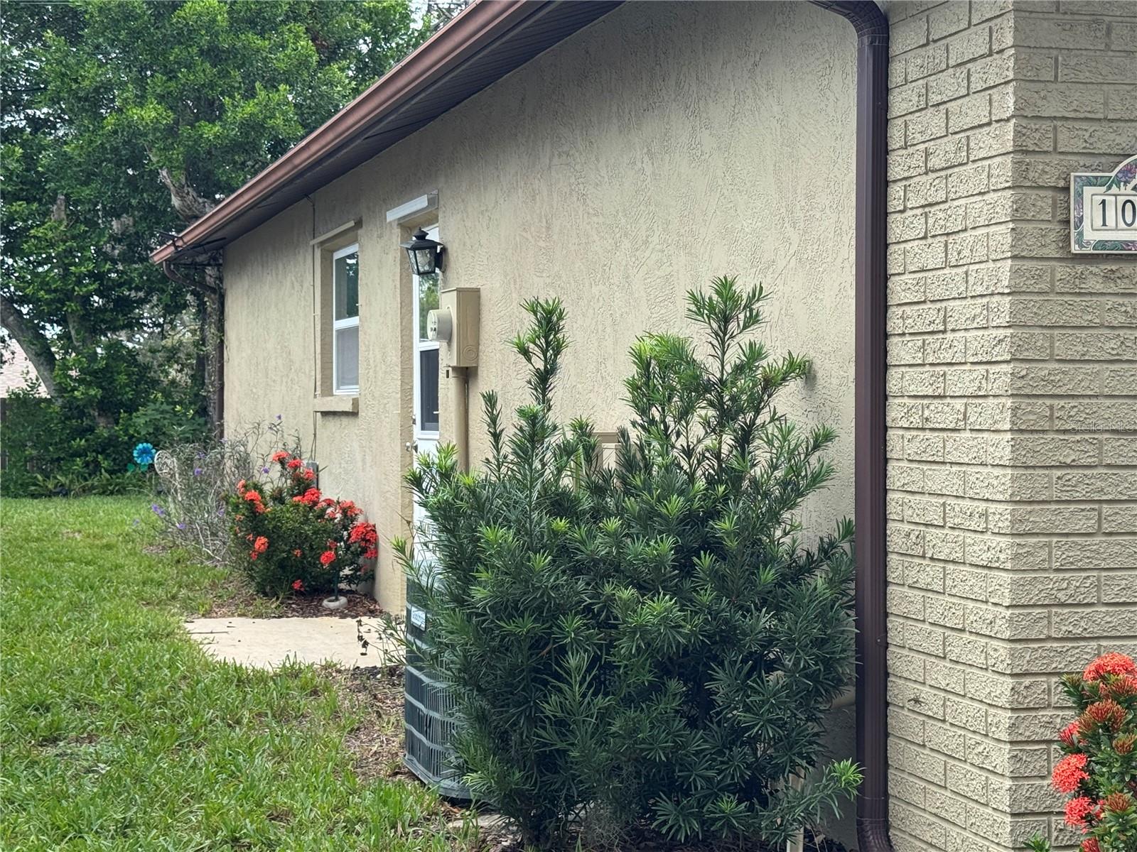 10707 SALAMANCA DR — photo 18