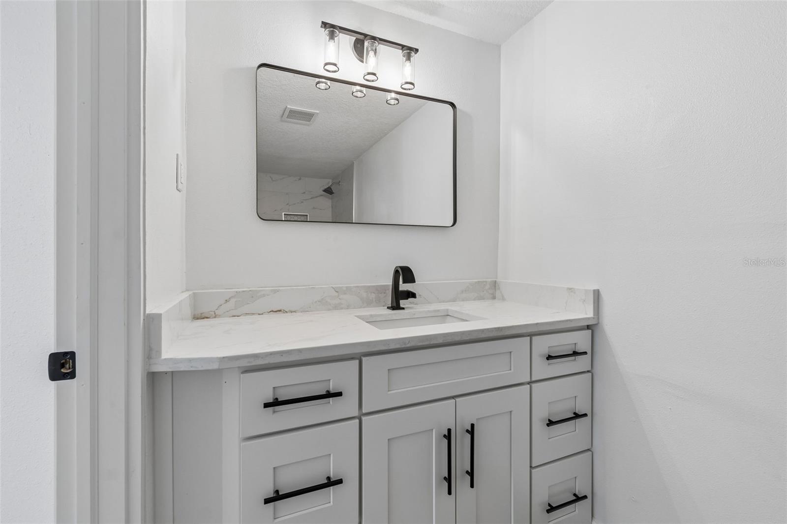 4417 W FAIRVIEW HTS — photo 16