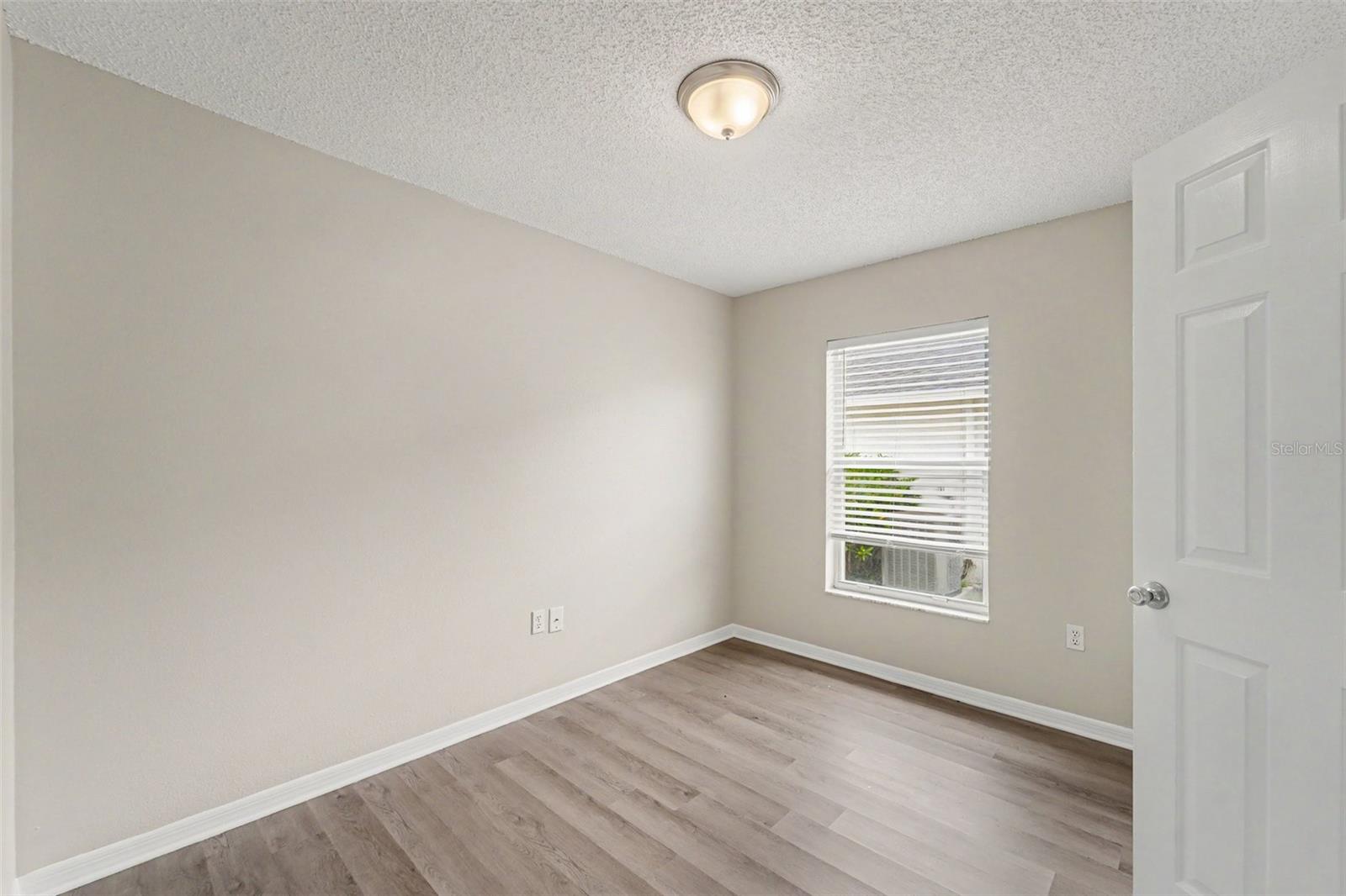 10236 FLAGSHIP AVE — photo 14