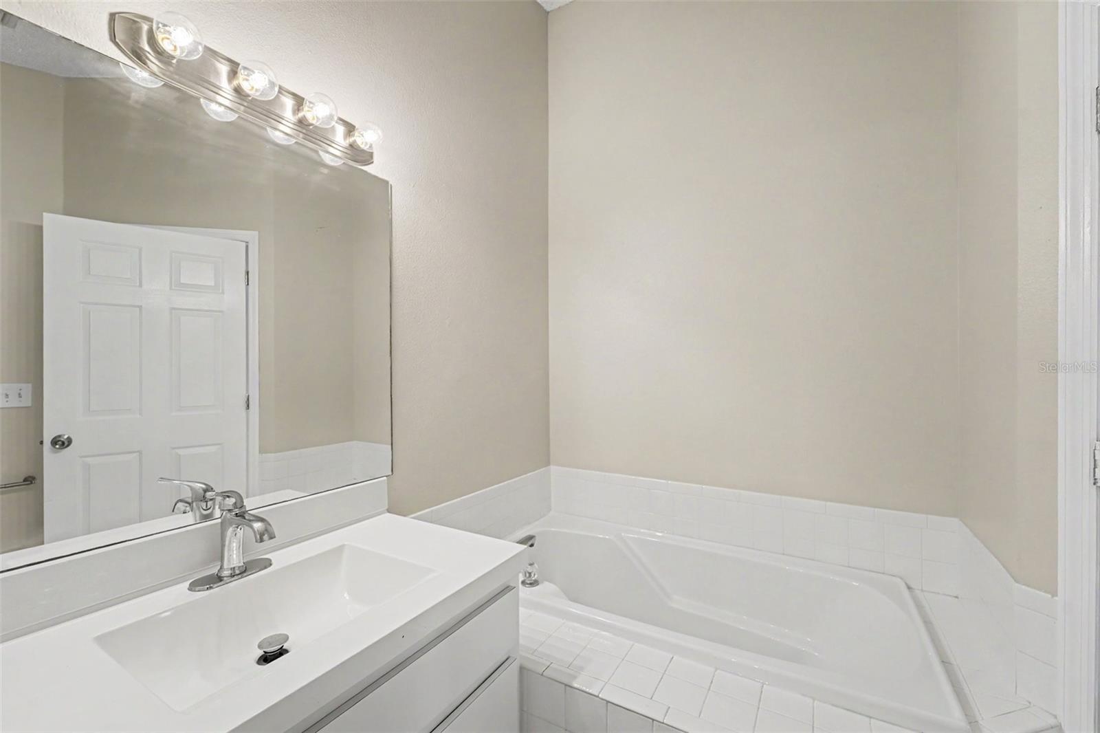 10236 FLAGSHIP AVE — photo 18