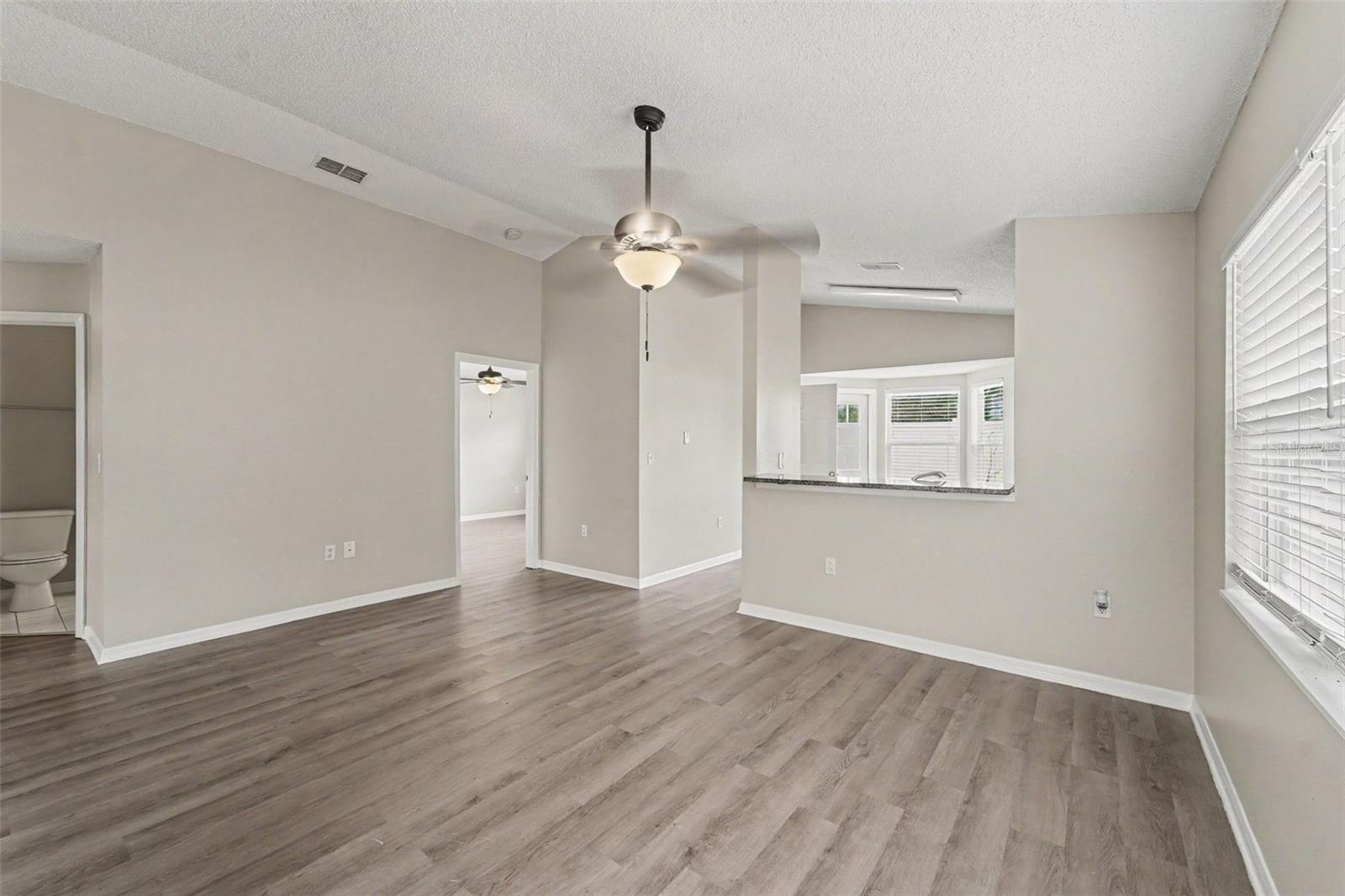 10236 FLAGSHIP AVE — photo 5
