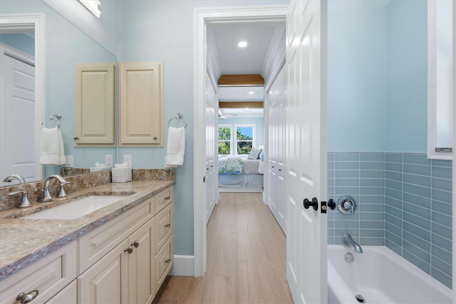 115 AQUA LN — photo 41