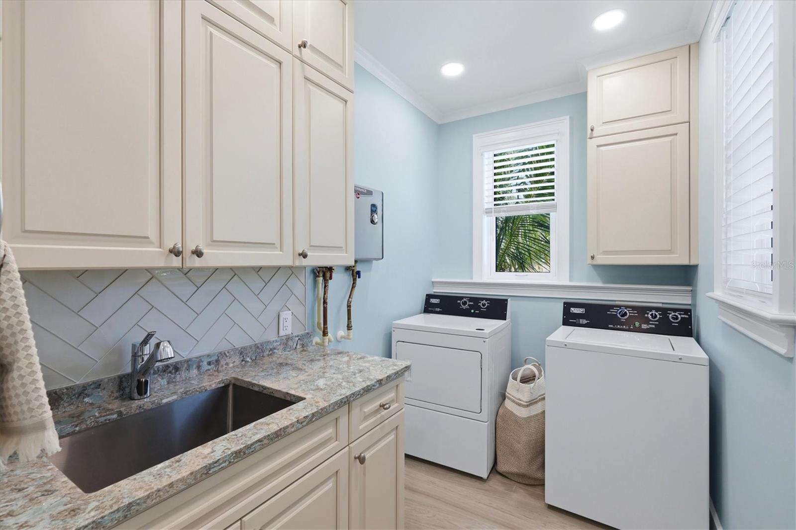 115 AQUA LN — photo 47