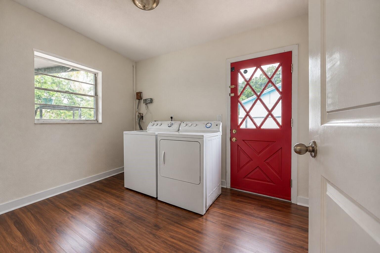 7312 NOVA CIR — photo 41