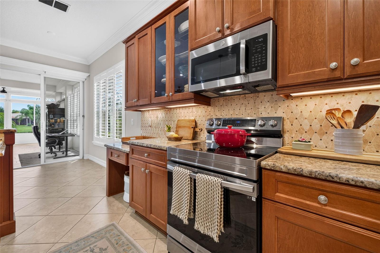 15929 GOLDEN LAKES DR — photo 15