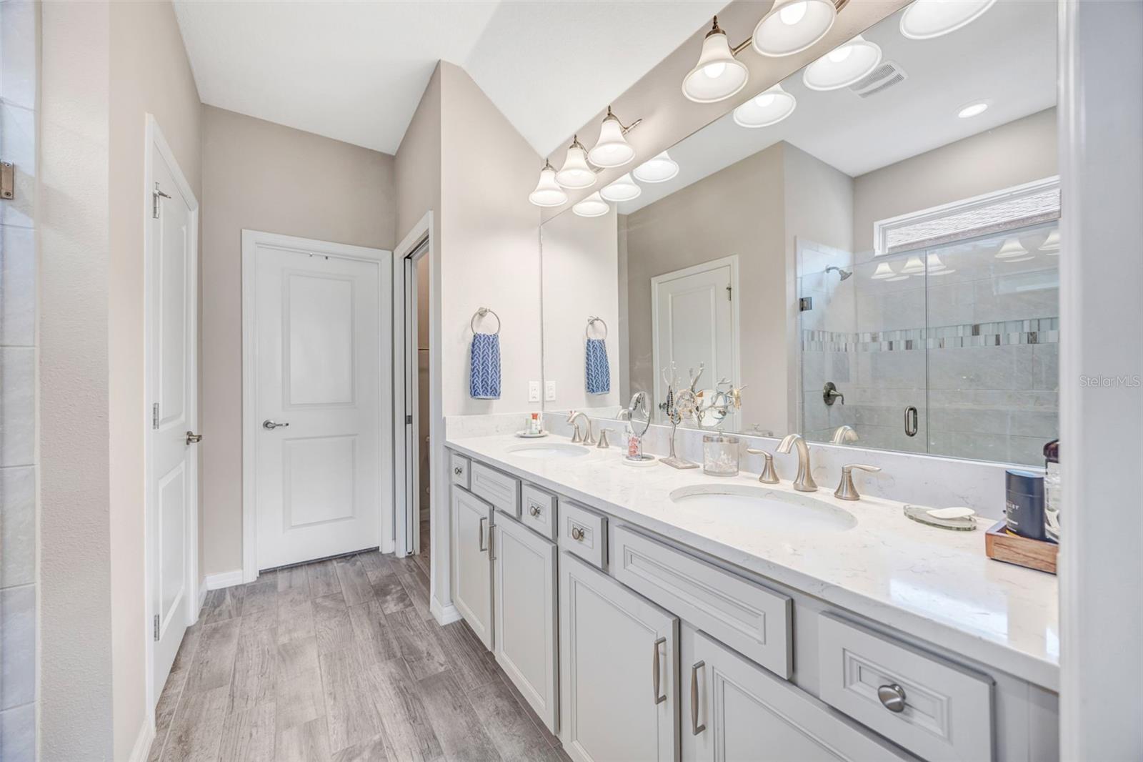 18928 WILLOWMORE CEDAR DR — photo 31