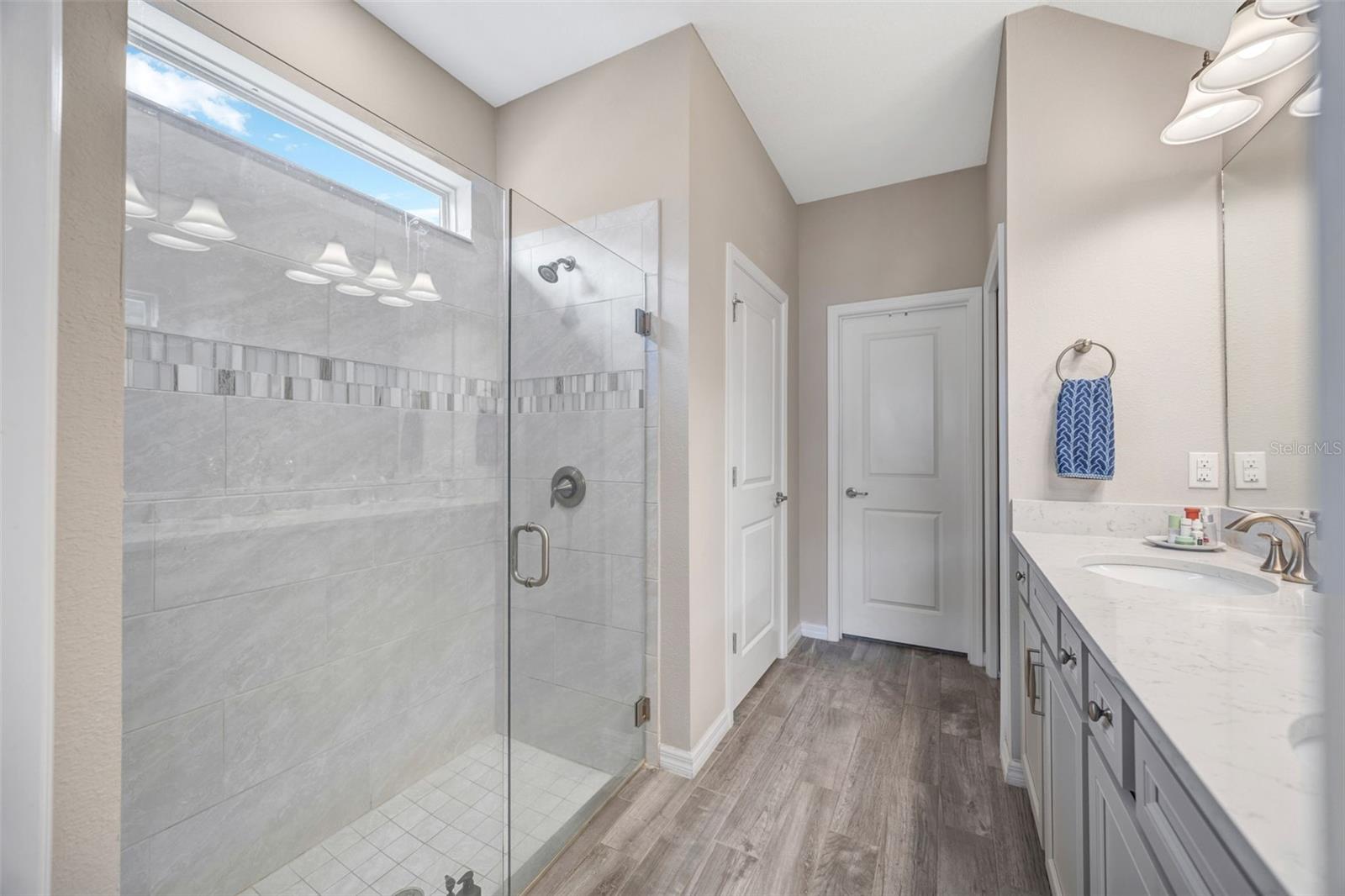 18928 WILLOWMORE CEDAR DR — photo 29