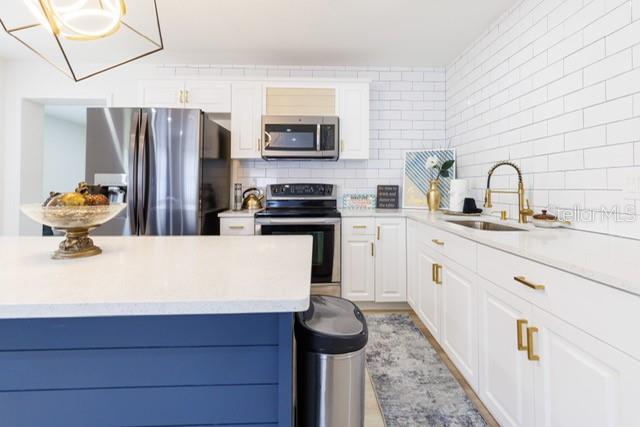 7712 DELEUIL AVE — photo 9