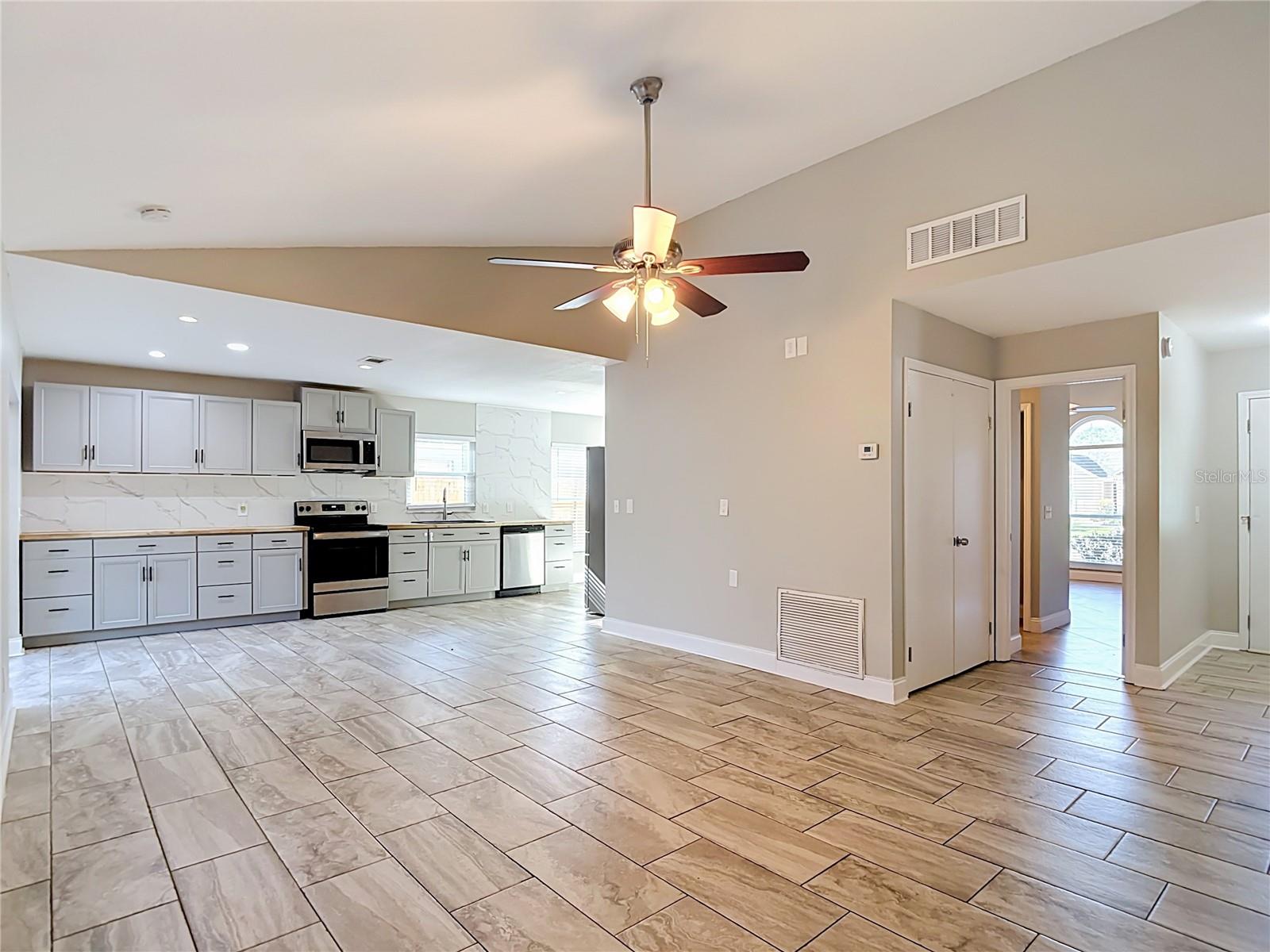 1032 HARDWOOD DR — photo 9