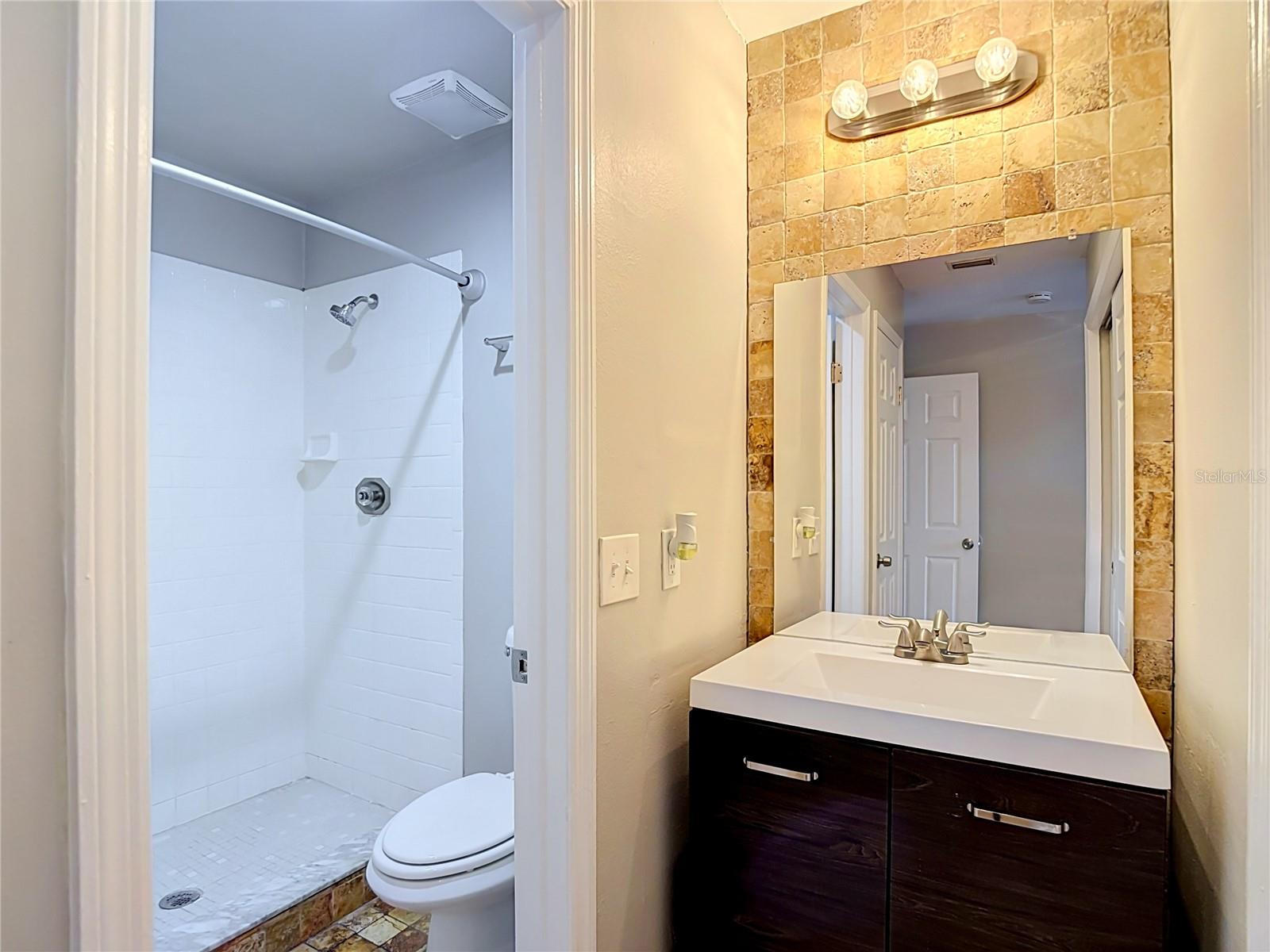 1032 HARDWOOD DR — photo 24