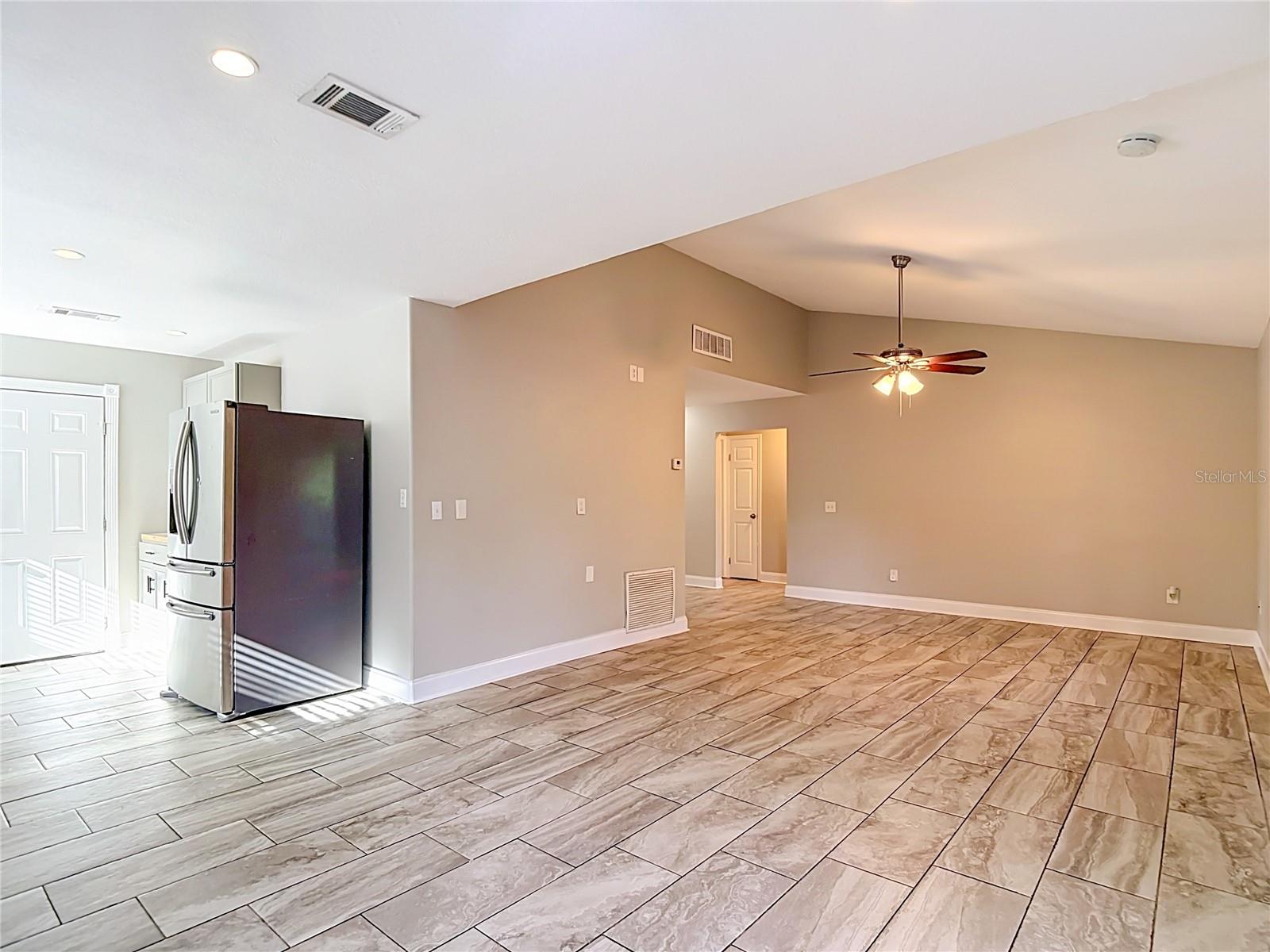 1032 HARDWOOD DR — photo 10