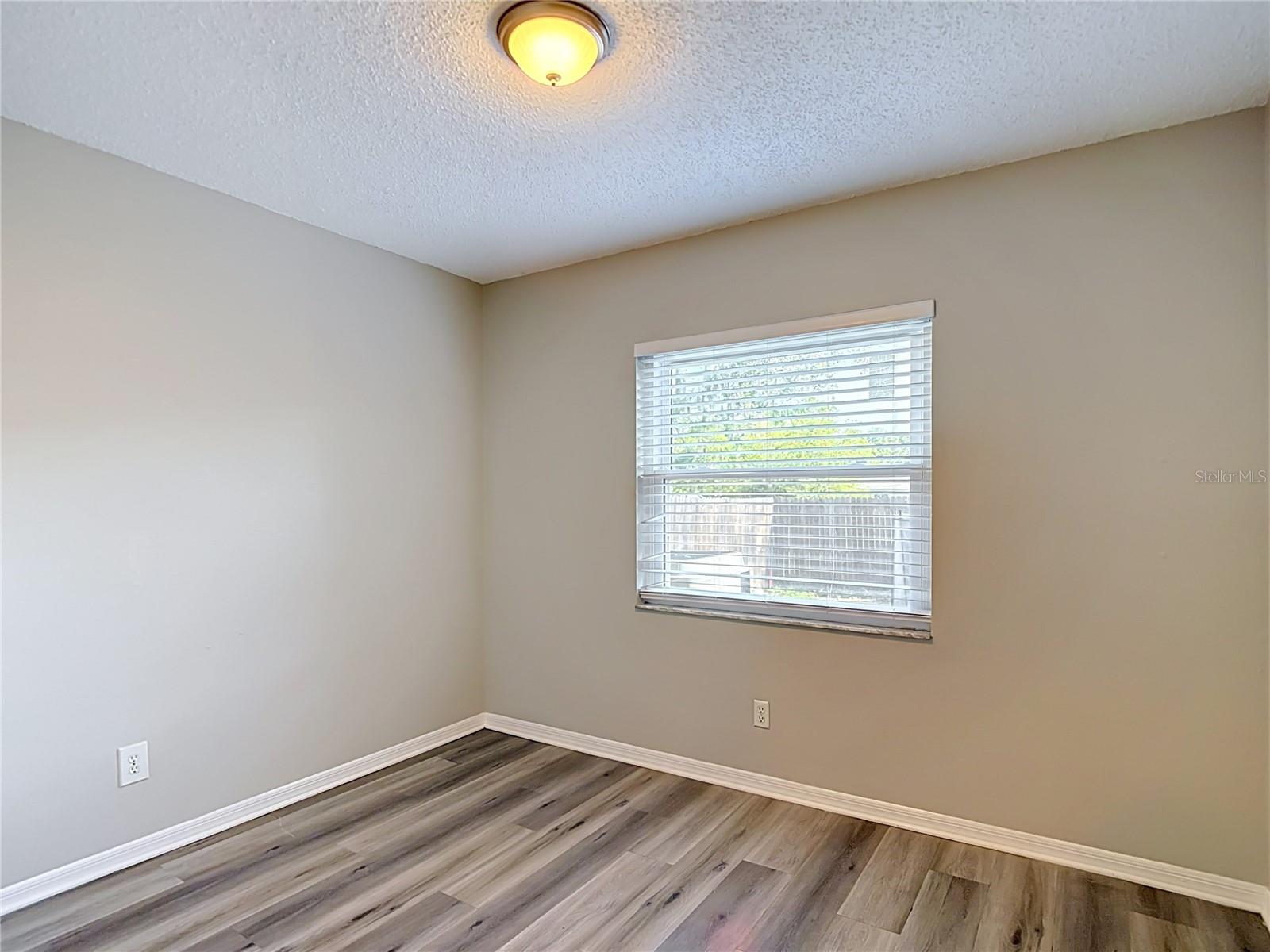1032 HARDWOOD DR — photo 33