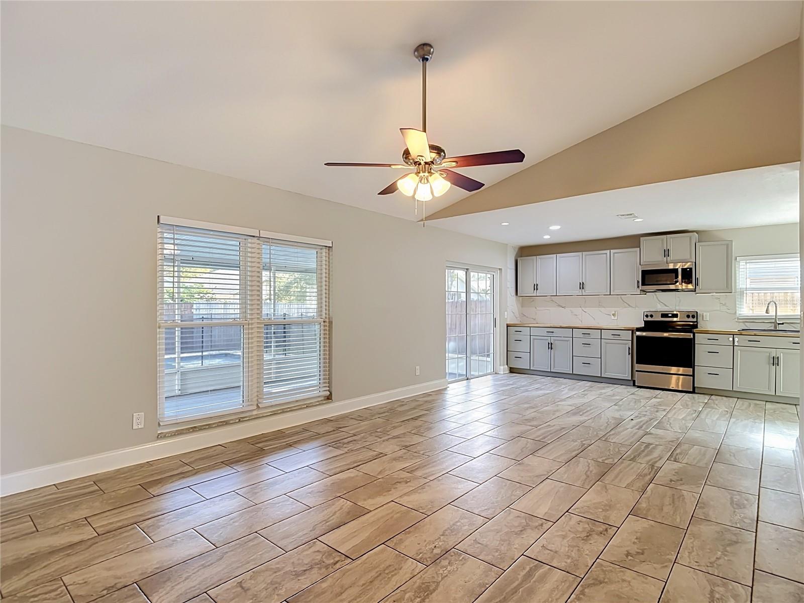 1032 HARDWOOD DR — photo 8