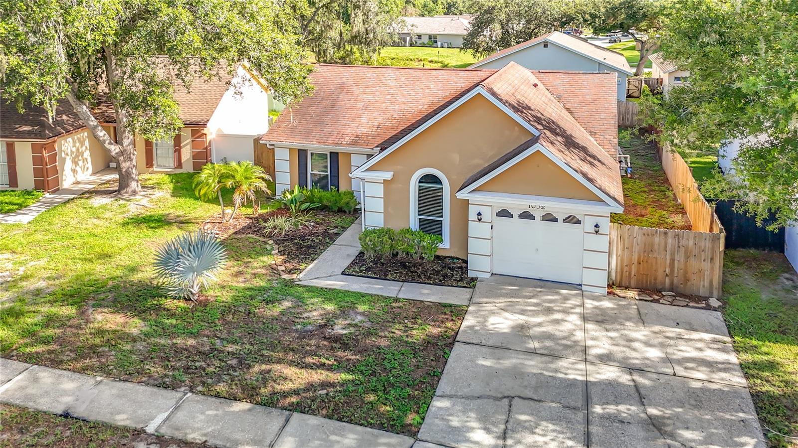 1032 HARDWOOD DR — photo 3