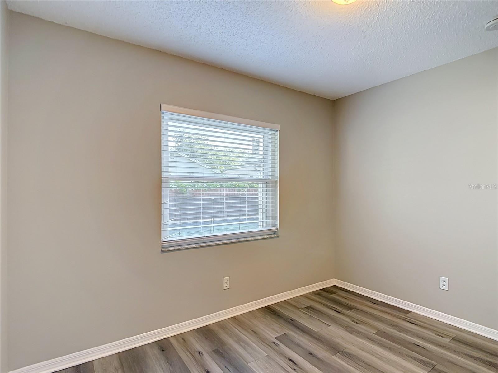 1032 HARDWOOD DR — photo 36