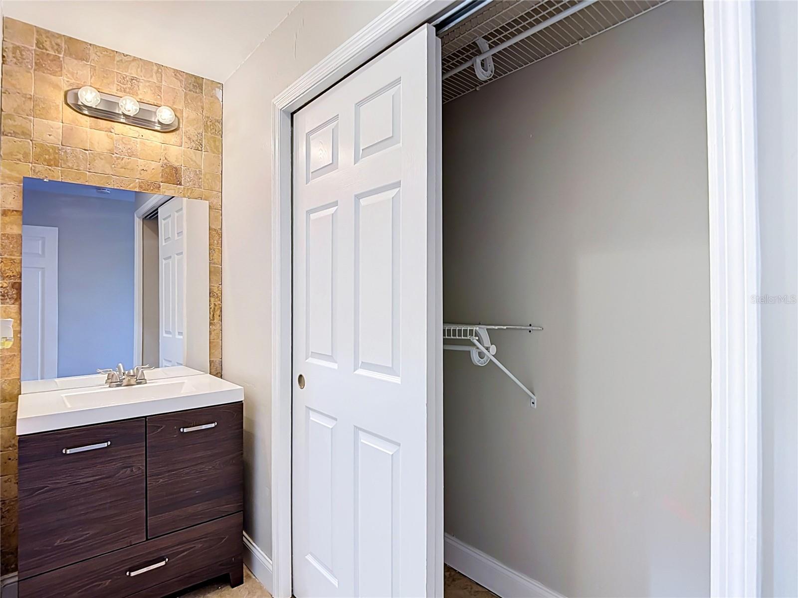 1032 HARDWOOD DR — photo 25