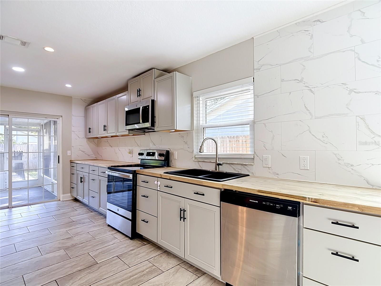 1032 HARDWOOD DR — photo 14