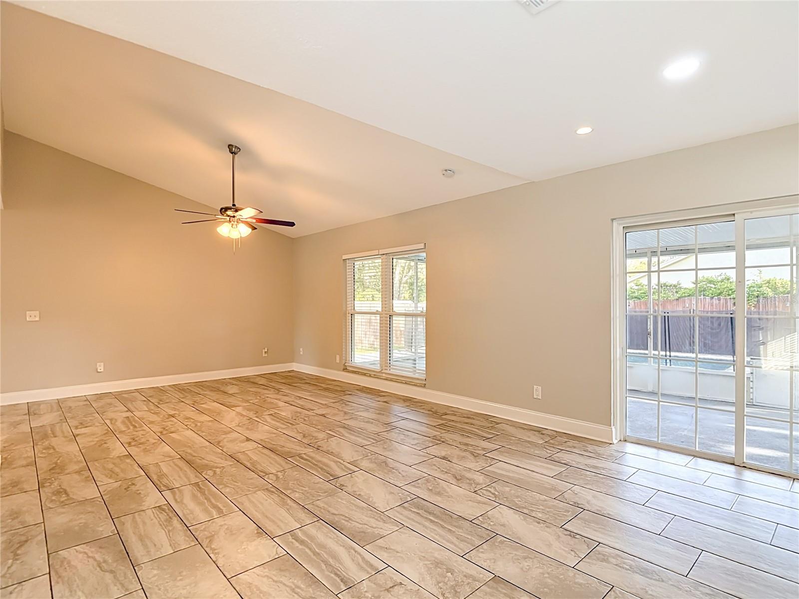 1032 HARDWOOD DR — photo 11