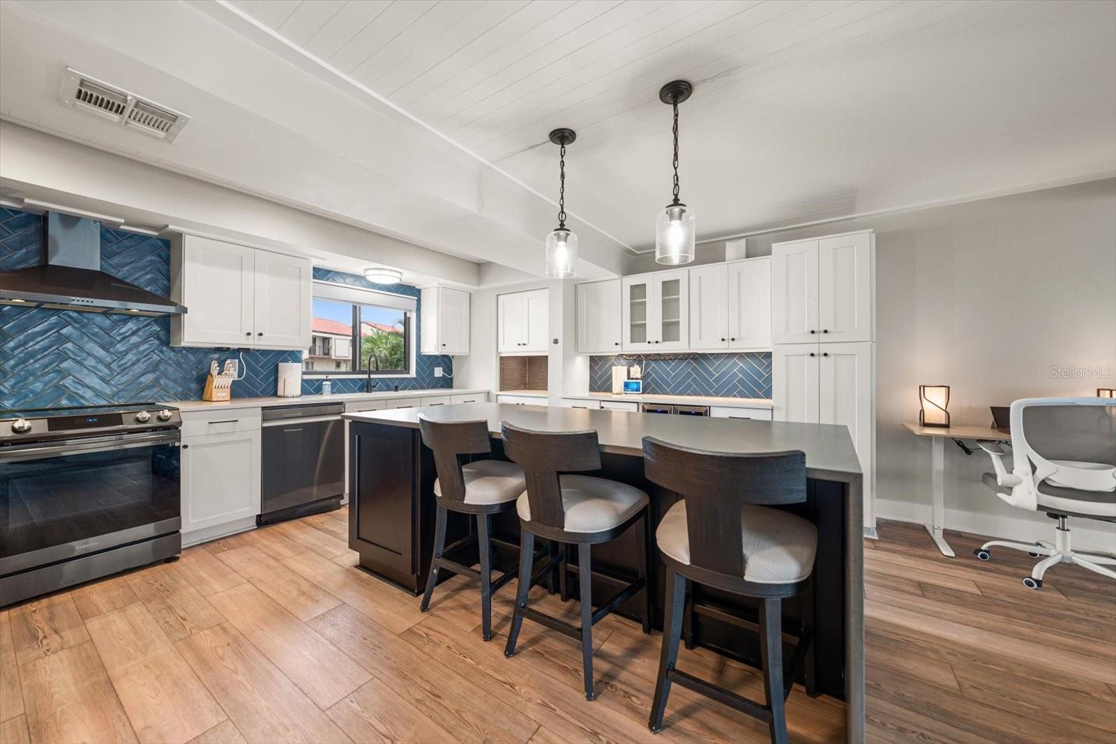 240 WINDWARD PSGE #401 — photo 4
