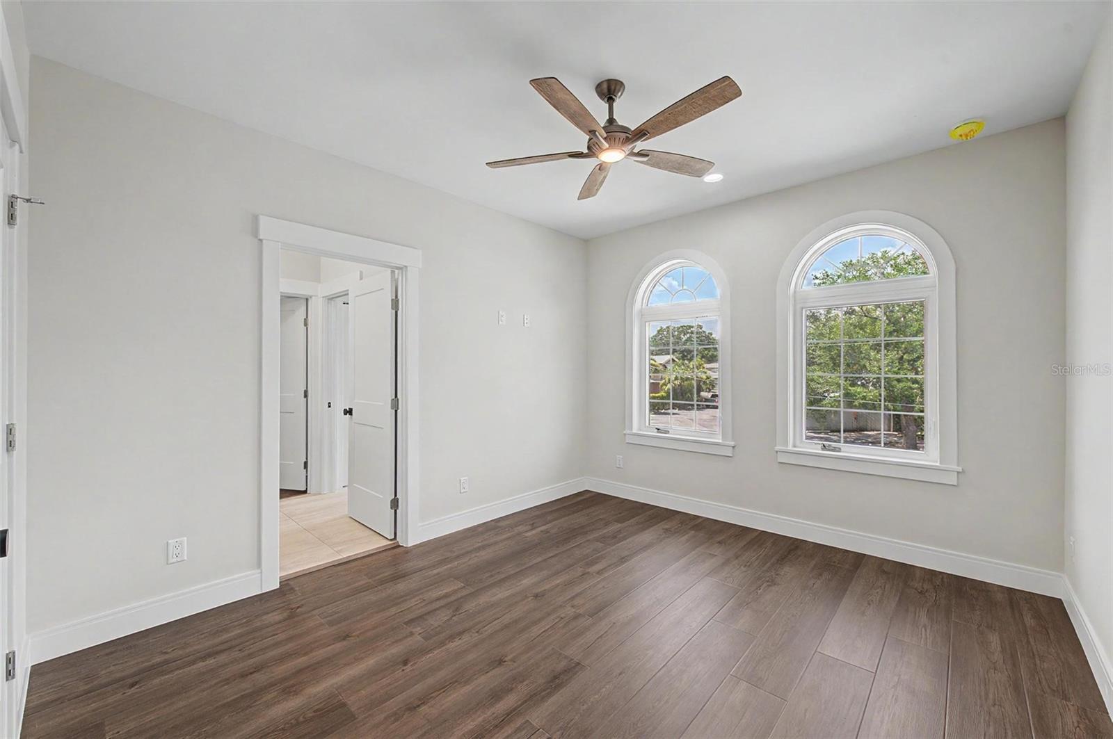 110 S ARRAWANA AVE #2 — photo 34
