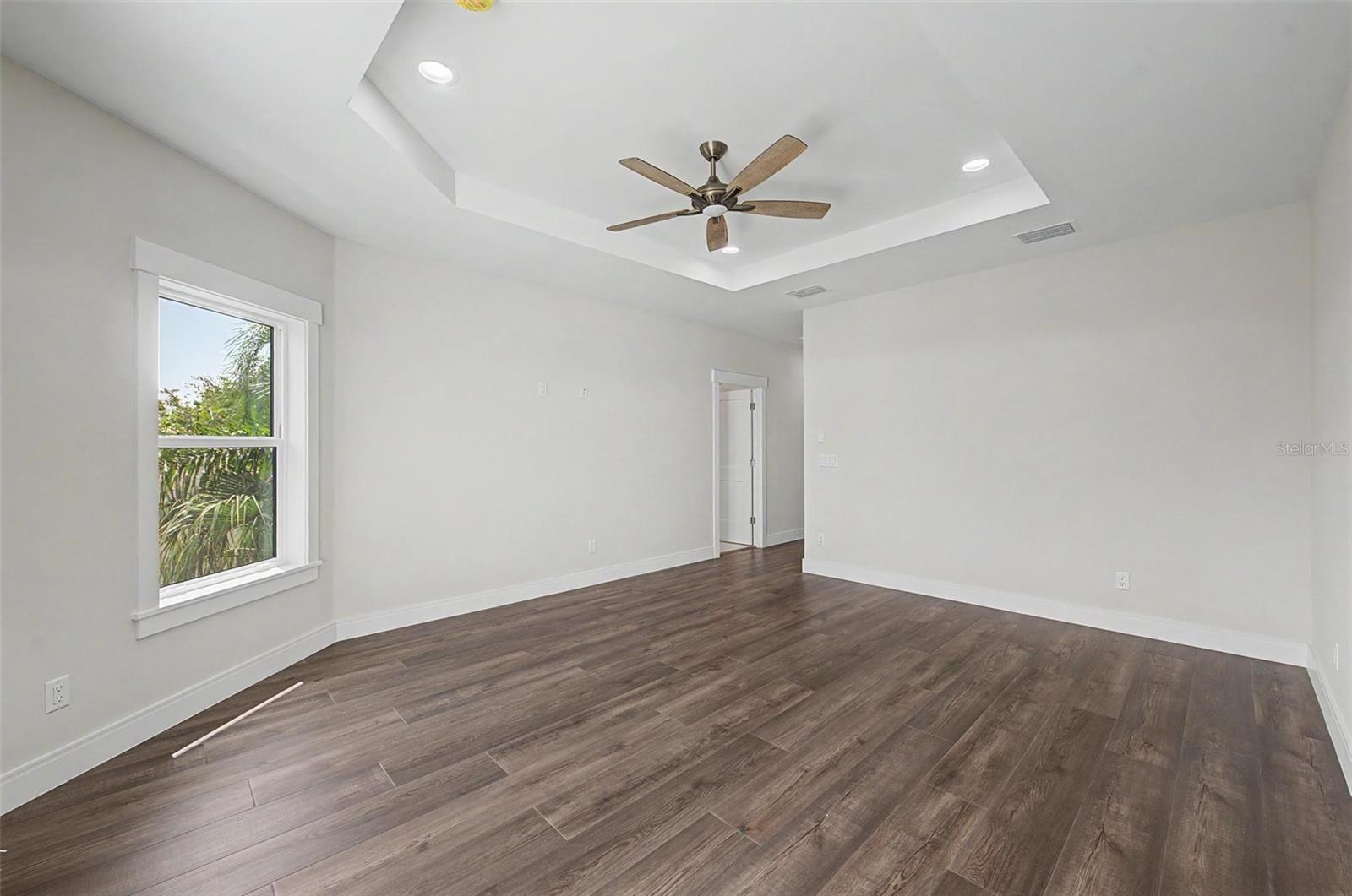 110 S ARRAWANA AVE #2 — photo 29