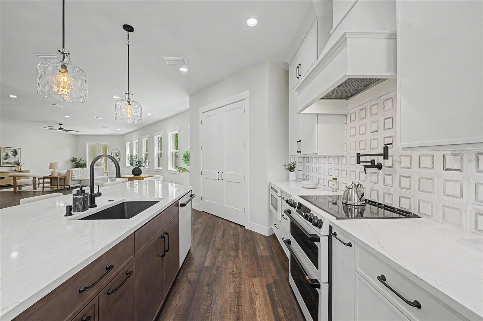 110 S ARRAWANA AVE #2 — photo 19