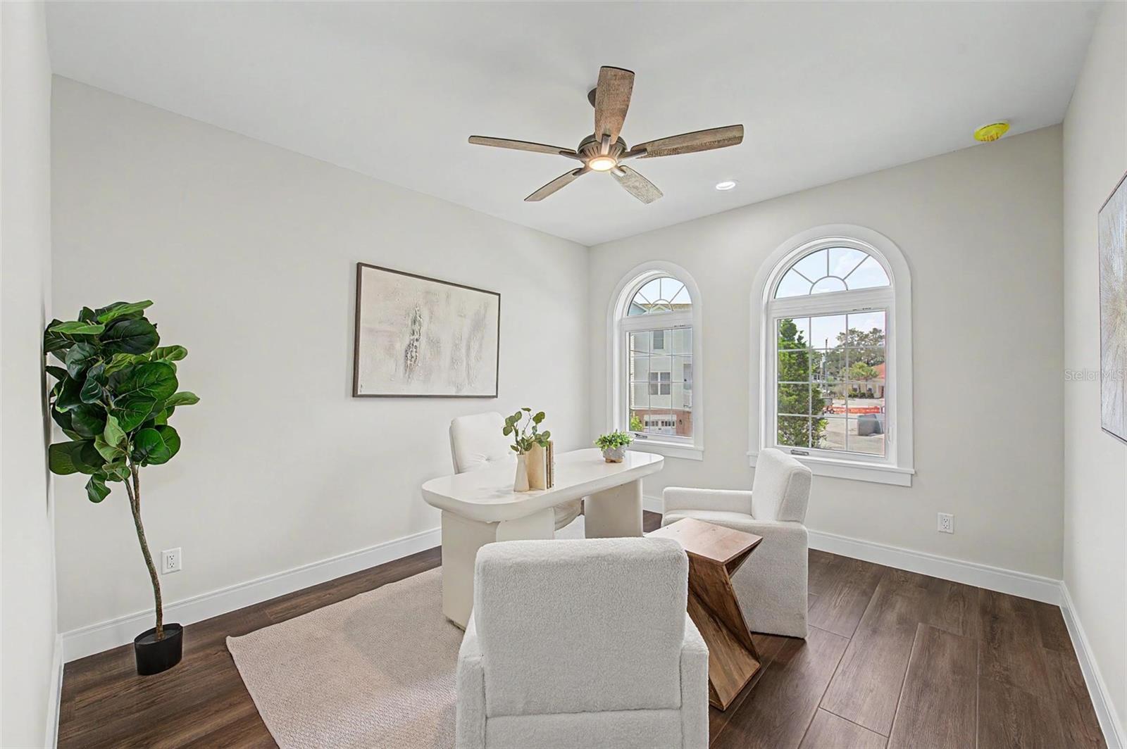 110 S ARRAWANA AVE #2 — photo 44
