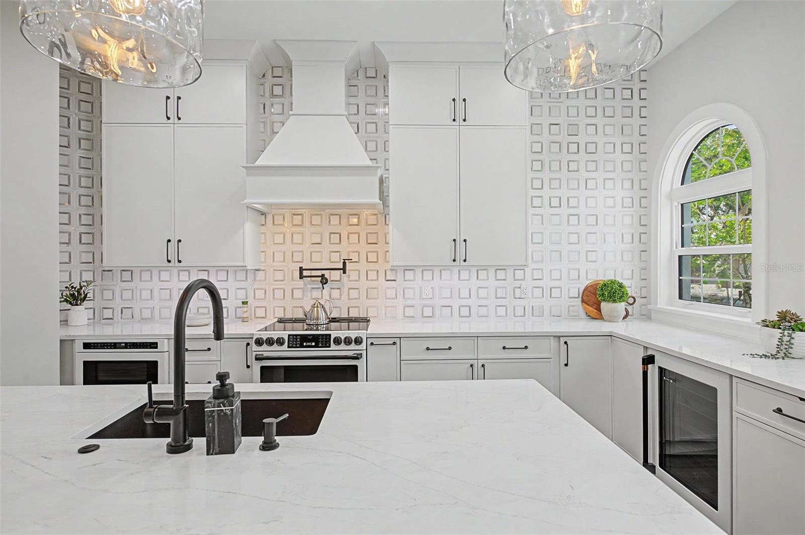 110 S ARRAWANA AVE #2 — photo 22