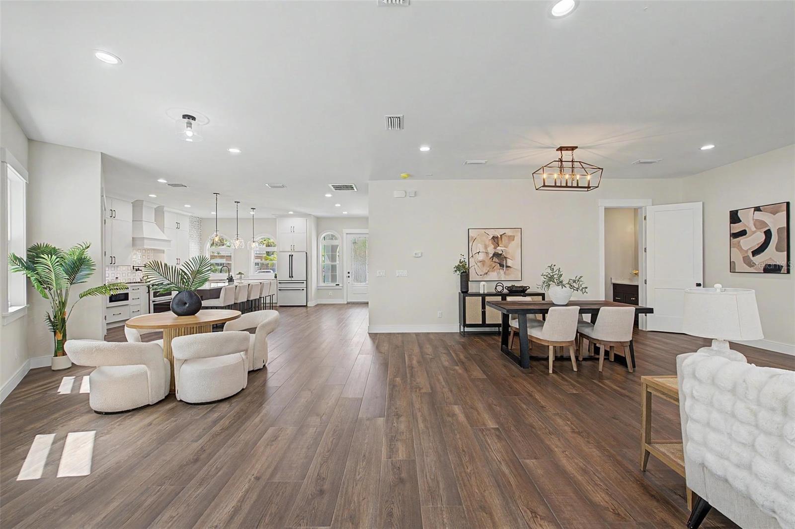 110 S ARRAWANA AVE #2 — photo 9