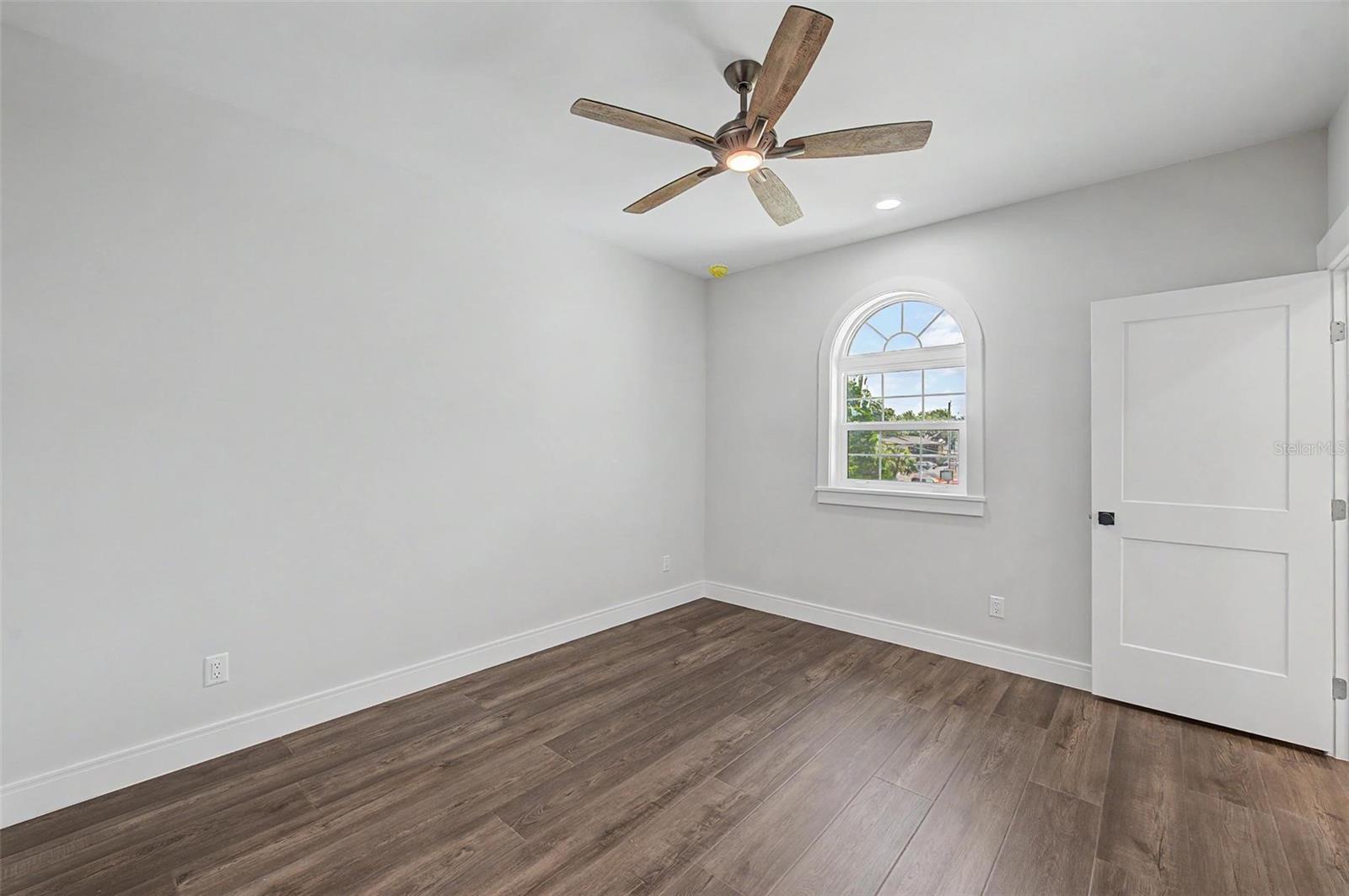 110 S ARRAWANA AVE #2 — photo 39