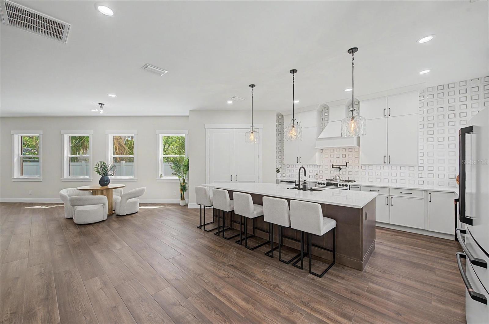 110 S ARRAWANA AVE #2 — photo 24