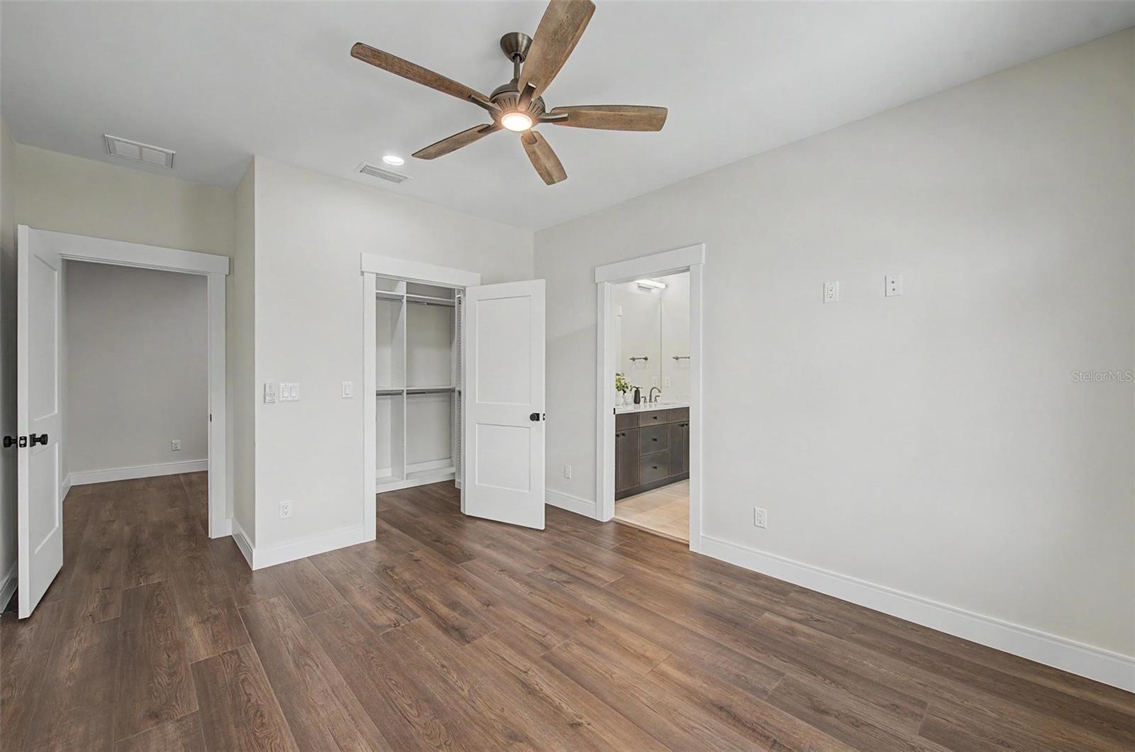 110 S ARRAWANA AVE #2 — photo 40