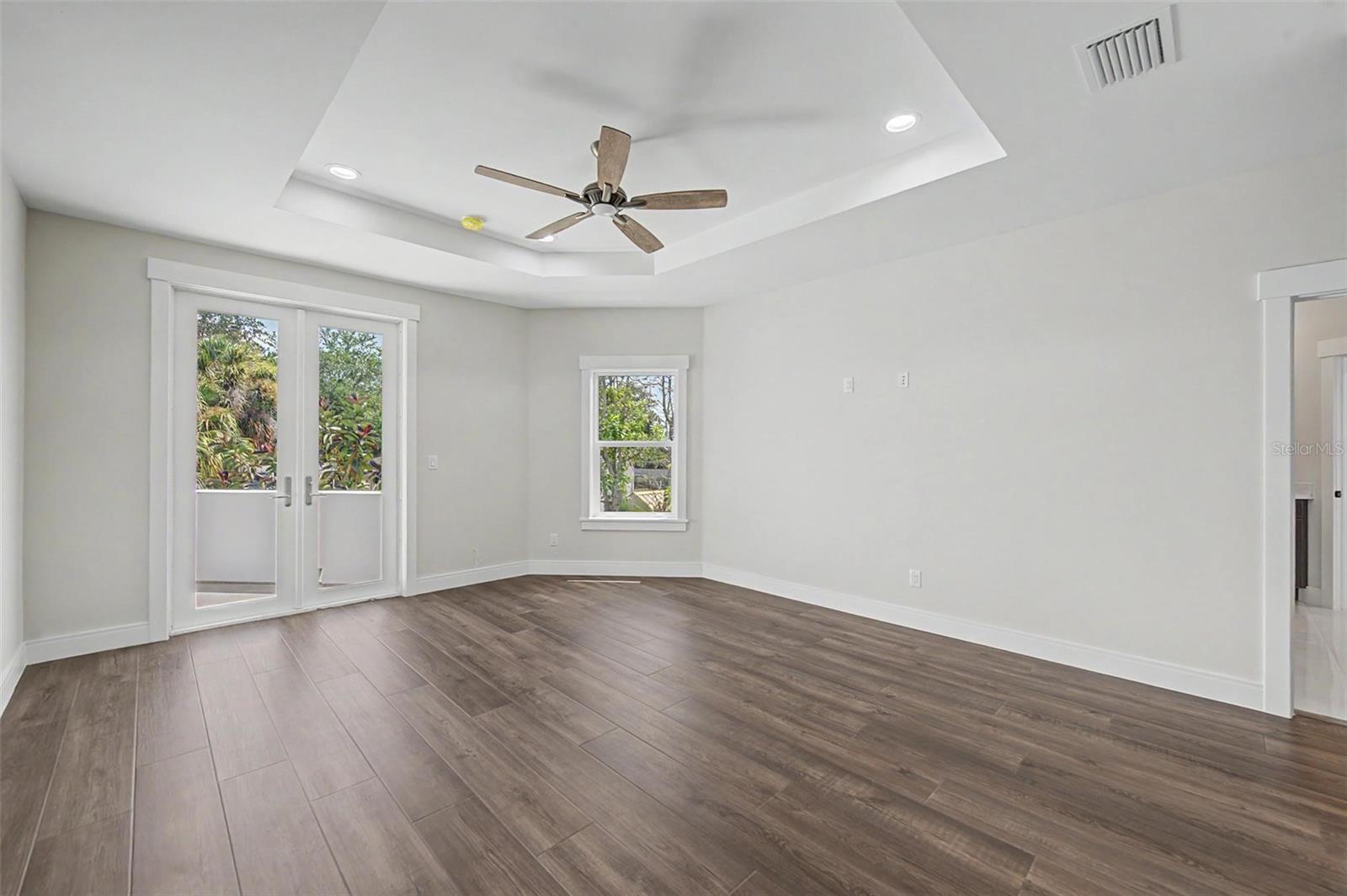 110 S ARRAWANA AVE #2 — photo 27