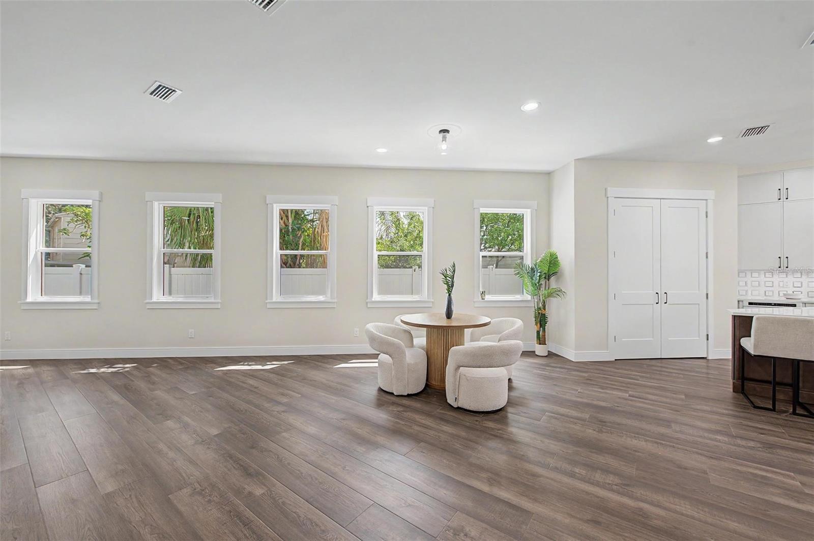 110 S ARRAWANA AVE #2 — photo 17