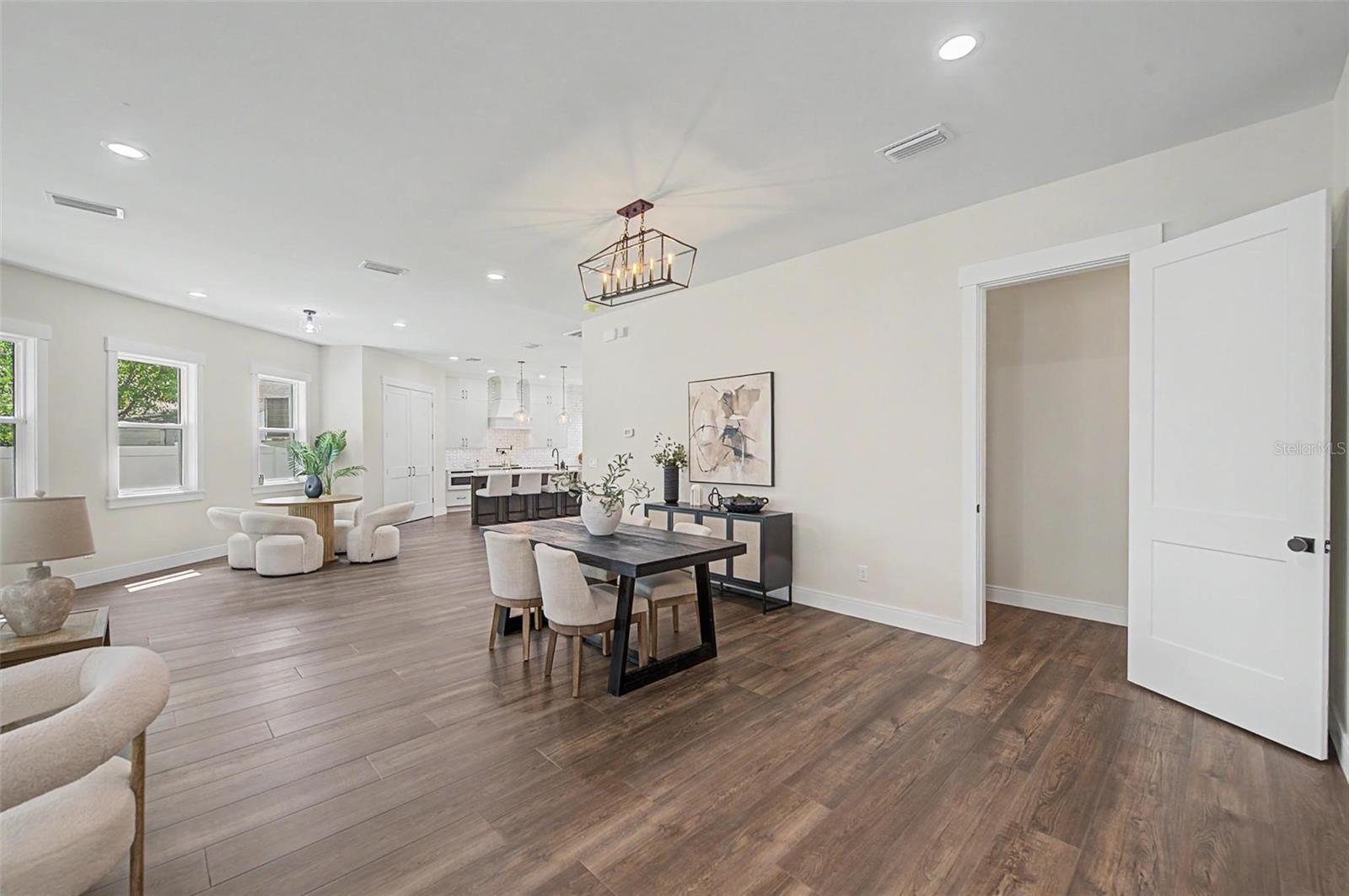 110 S ARRAWANA AVE #2 — photo 10